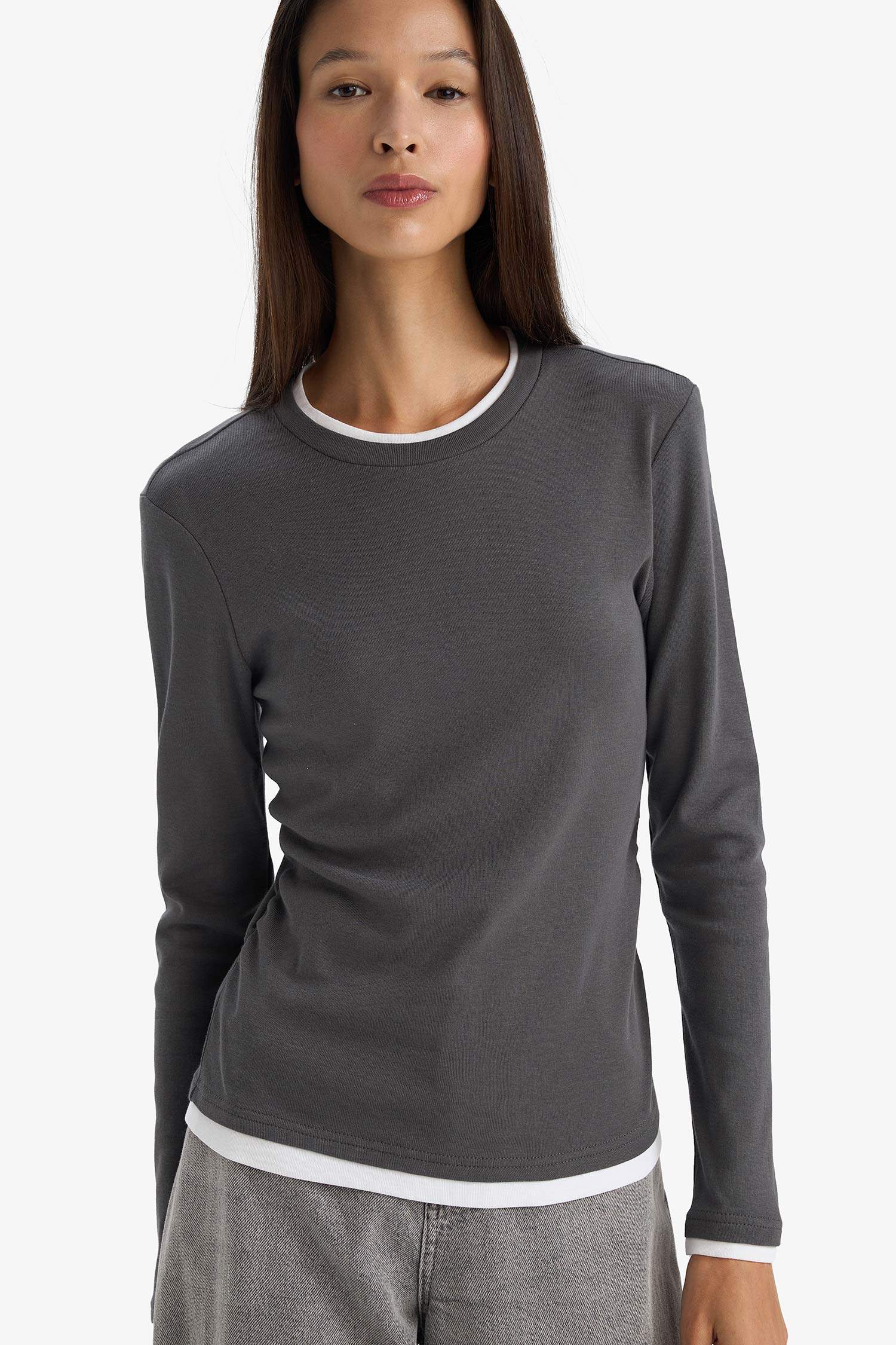 تيشيرت ردن طويل سليم فيت وياخة مستديرة