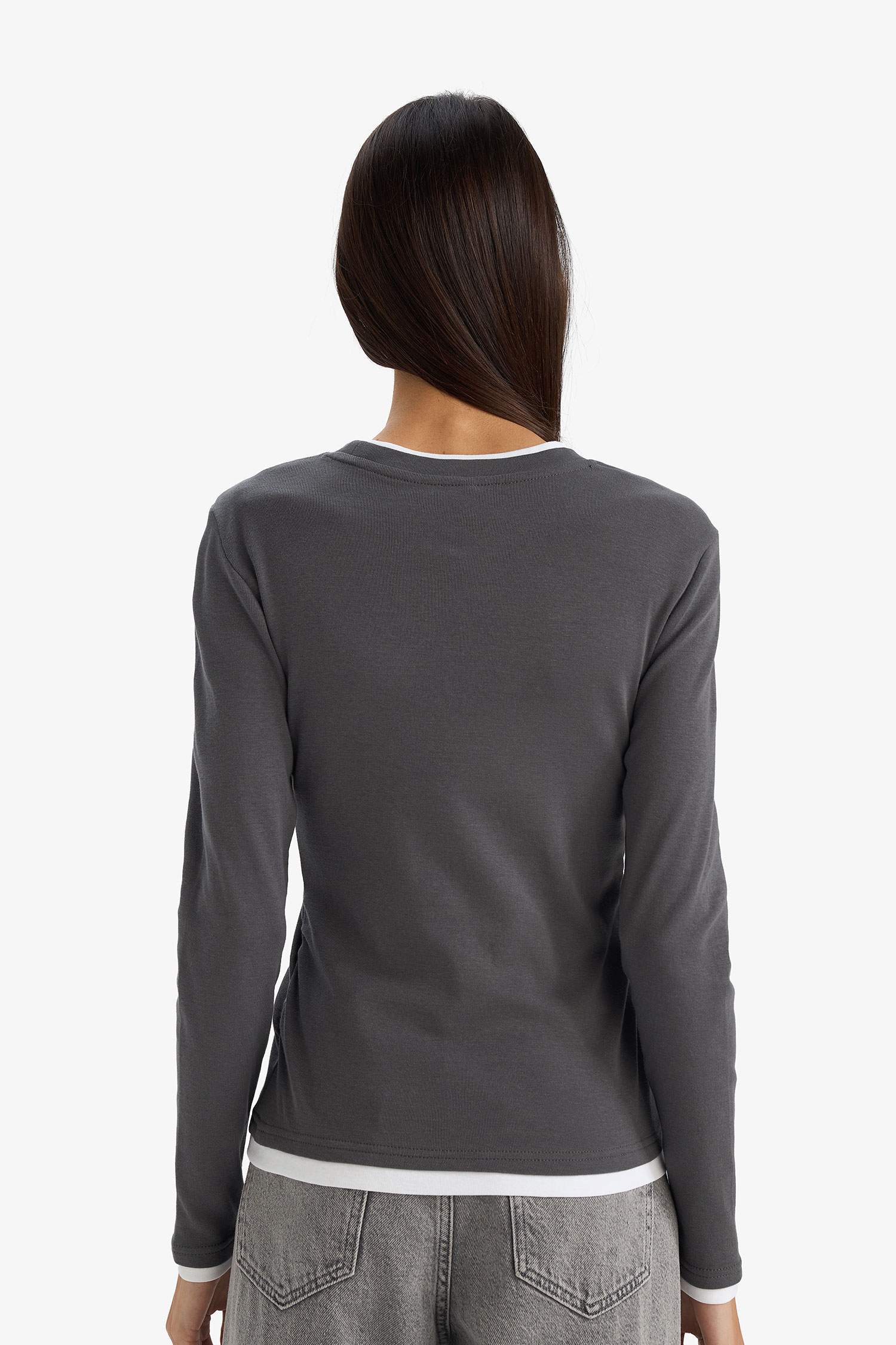 تيشيرت ردن طويل سليم فيت وياخة مستديرة