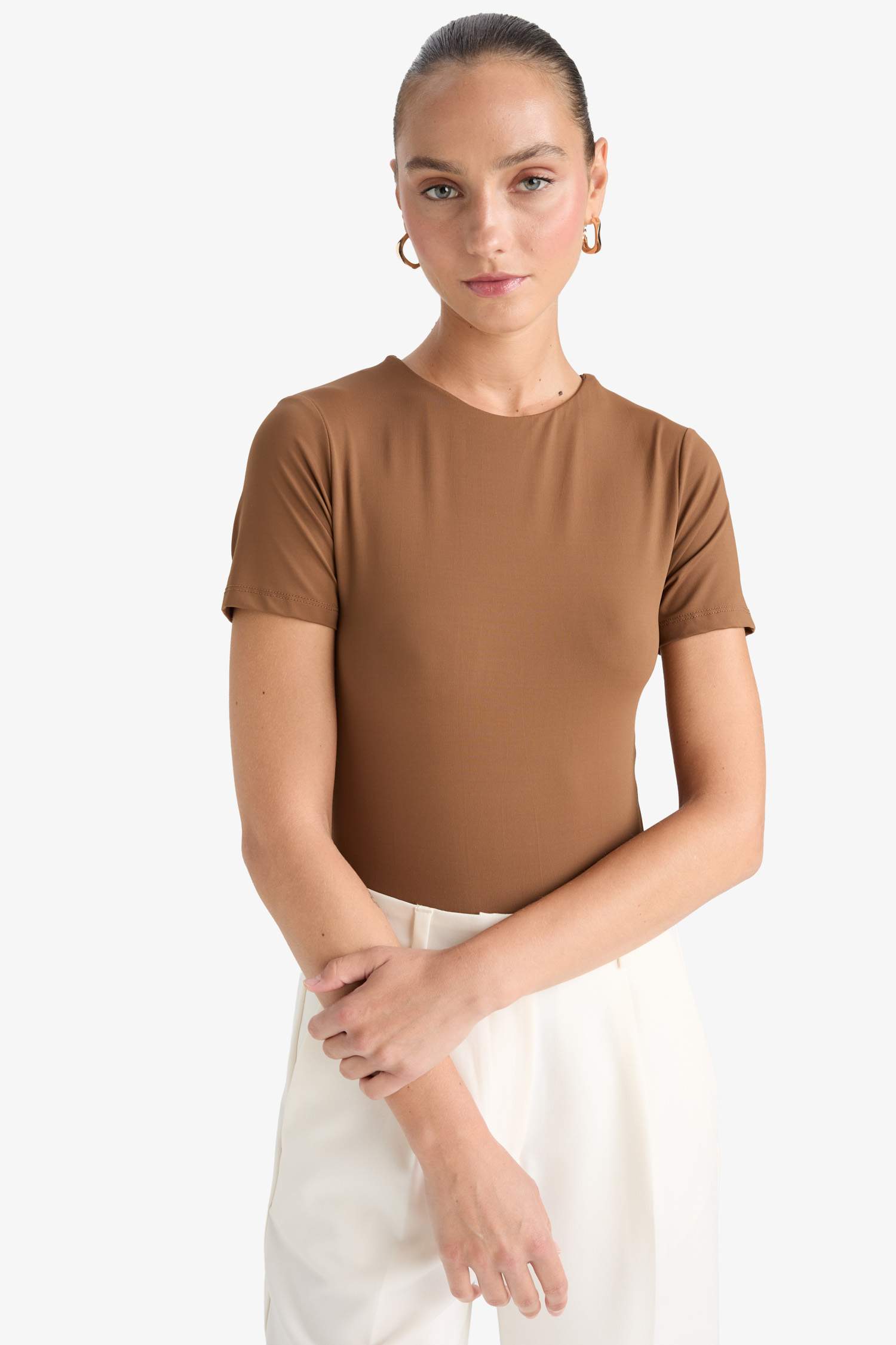 Футболка с круглым вырезом и коротким рукавом