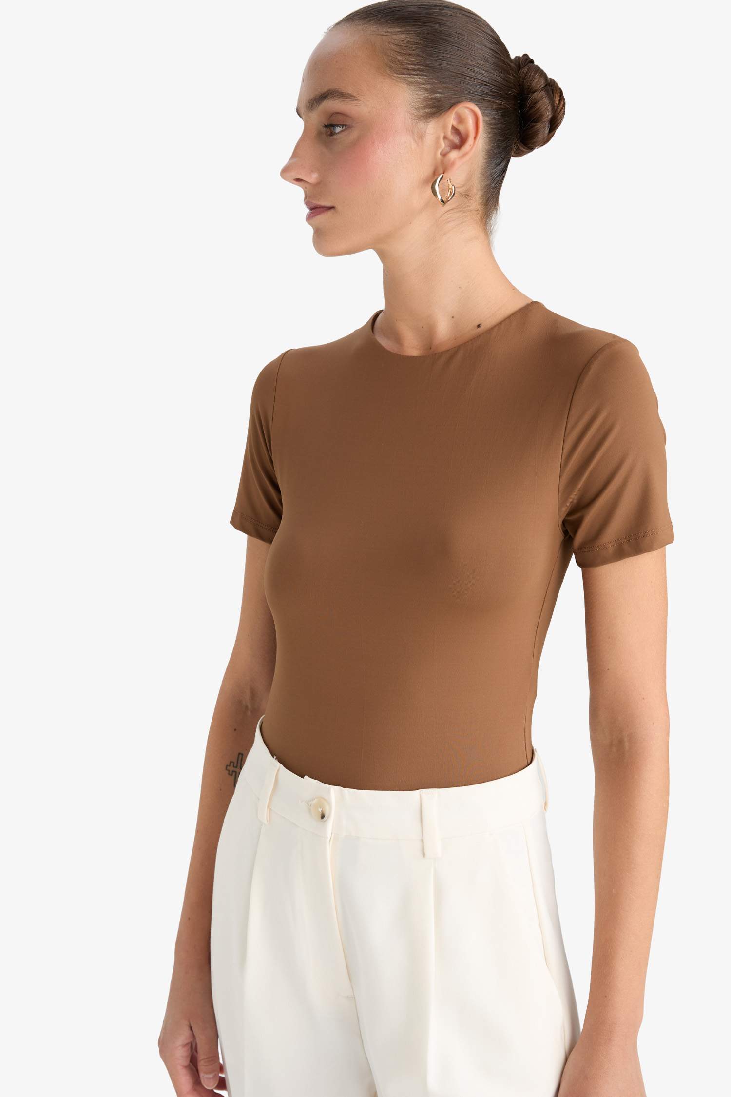 Футболка с круглым вырезом и коротким рукавом