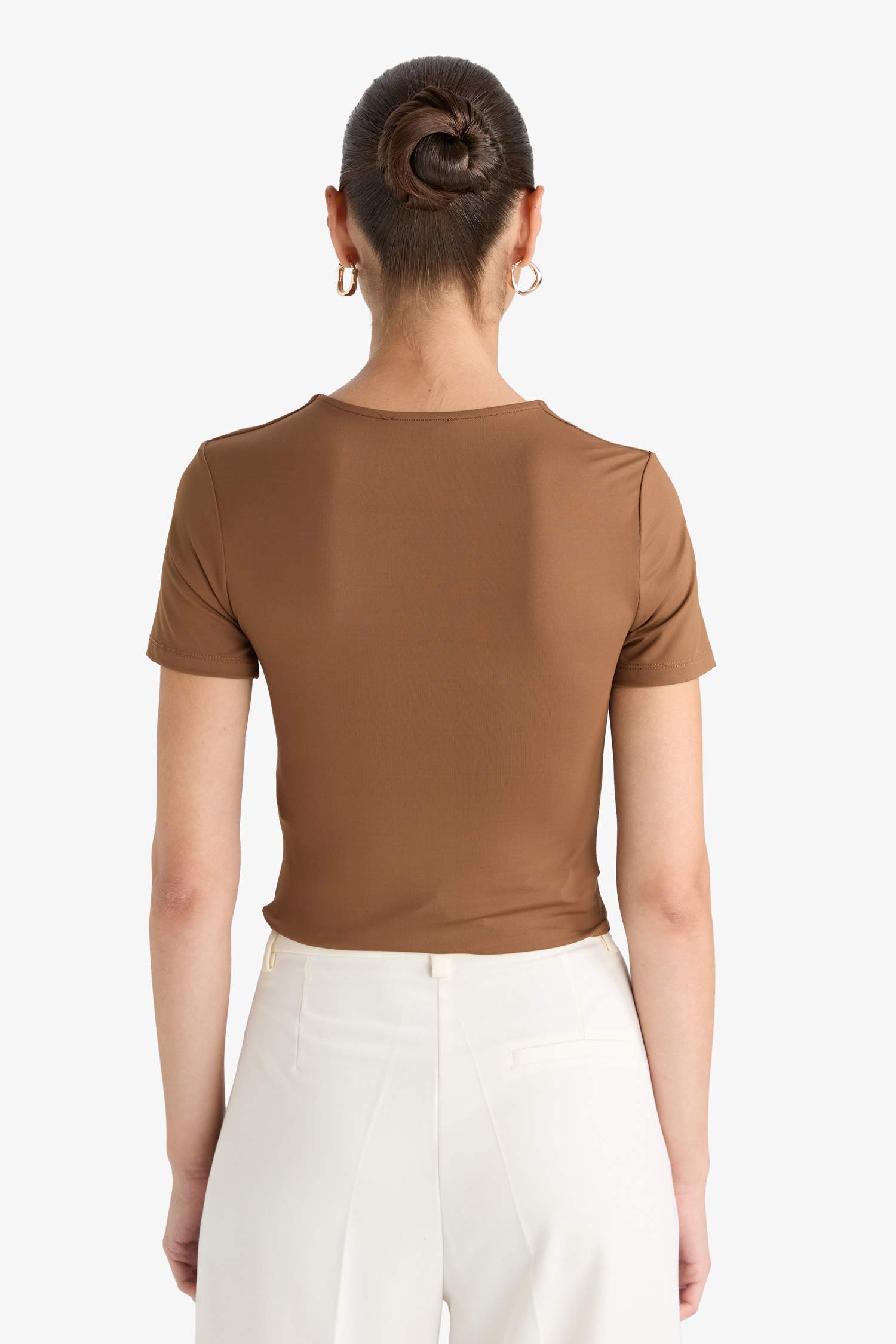 Футболка с круглым вырезом и коротким рукавом