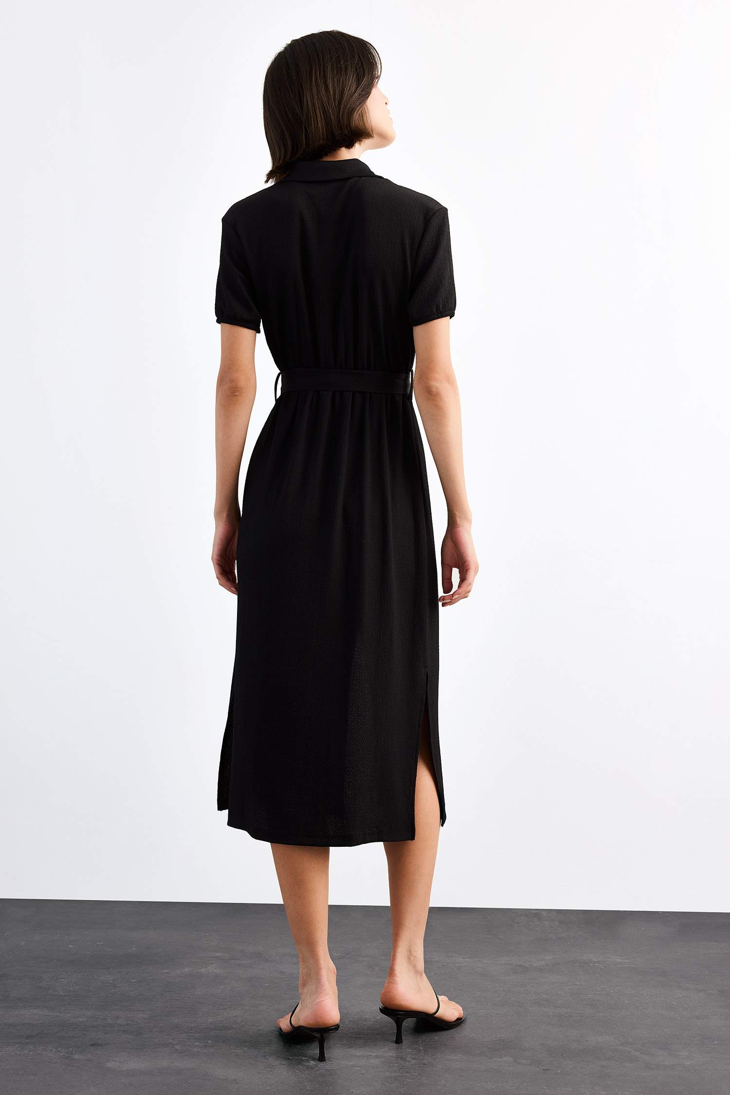 Gömlek Yaka Kemerli Kısa Kollu Midi Elbise