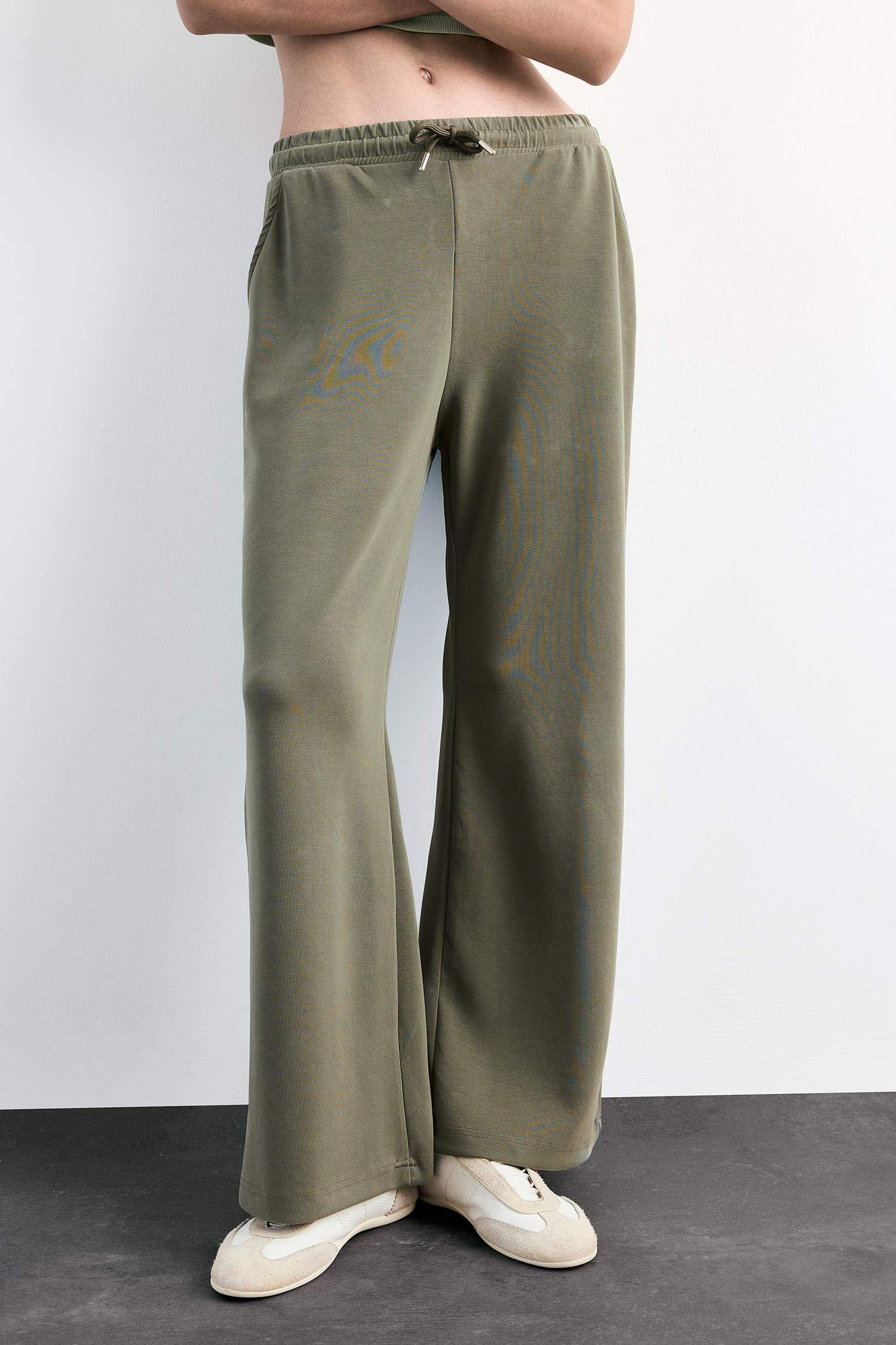 Relax Fit Beli Lastikli Düz Paça Modal Pantolon