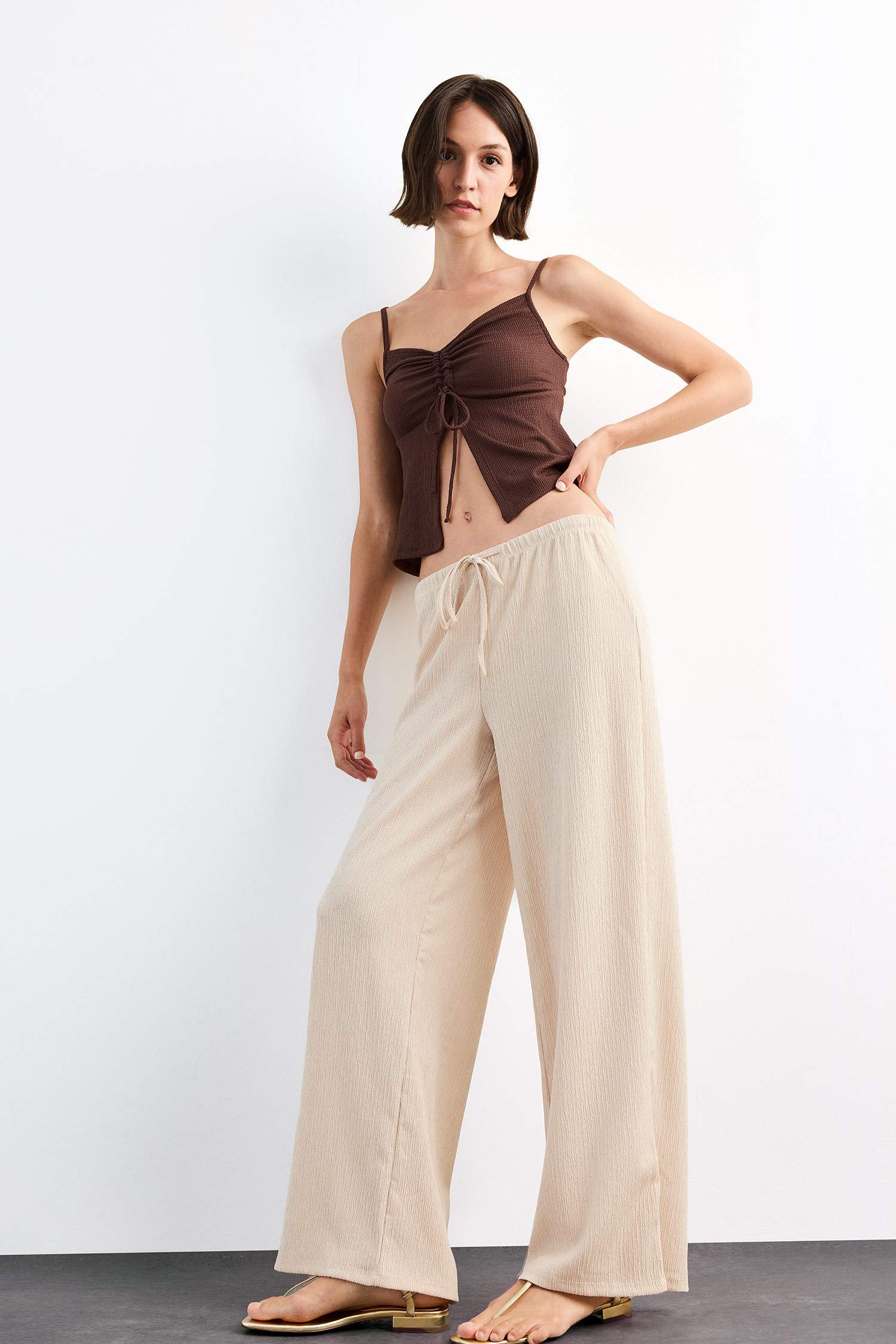 بنطرون منسوج قصة مريحة برجل عادي وخصر عادي