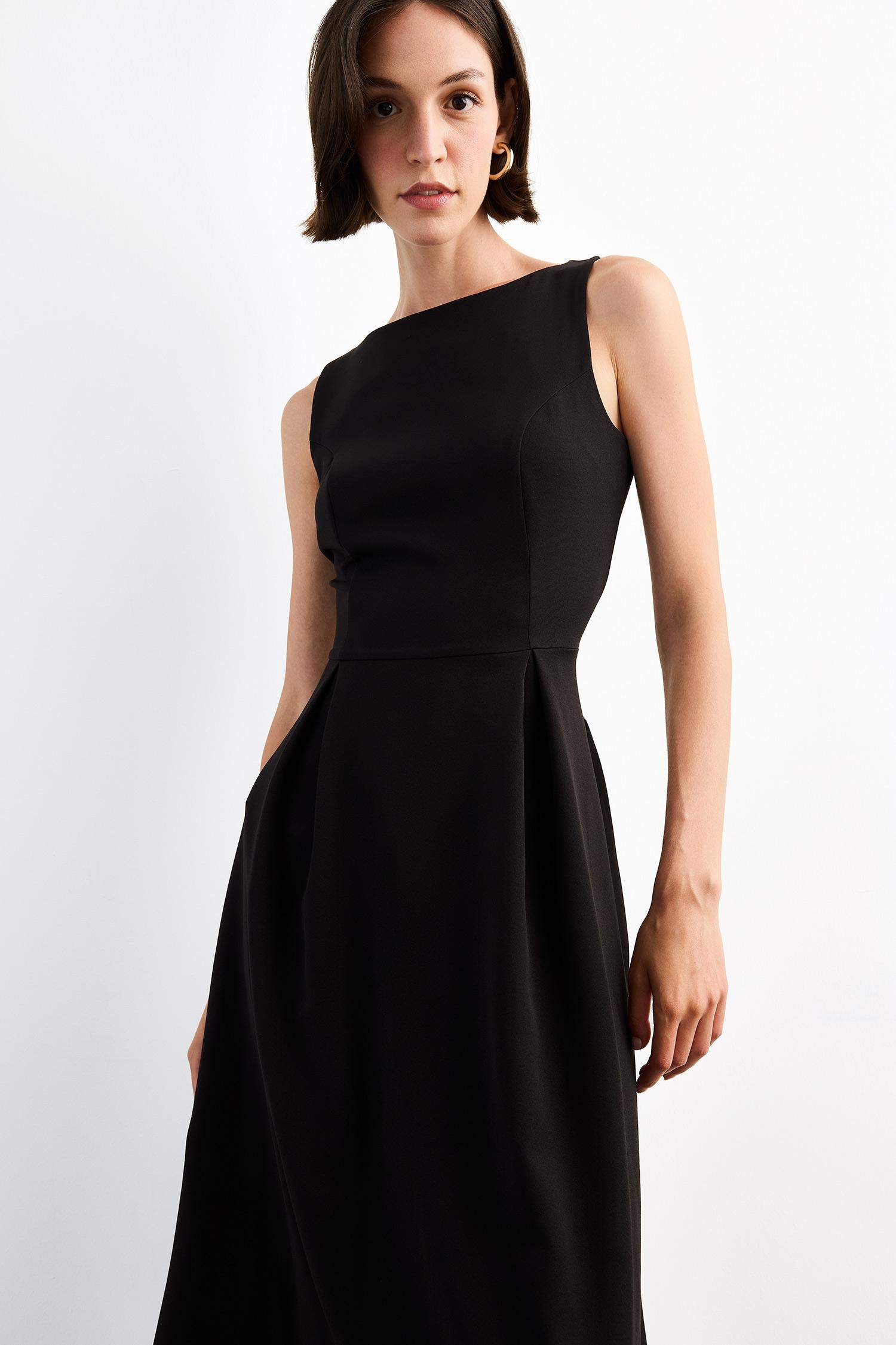 Bisiklet Yaka Kolsuz Midi Elbise