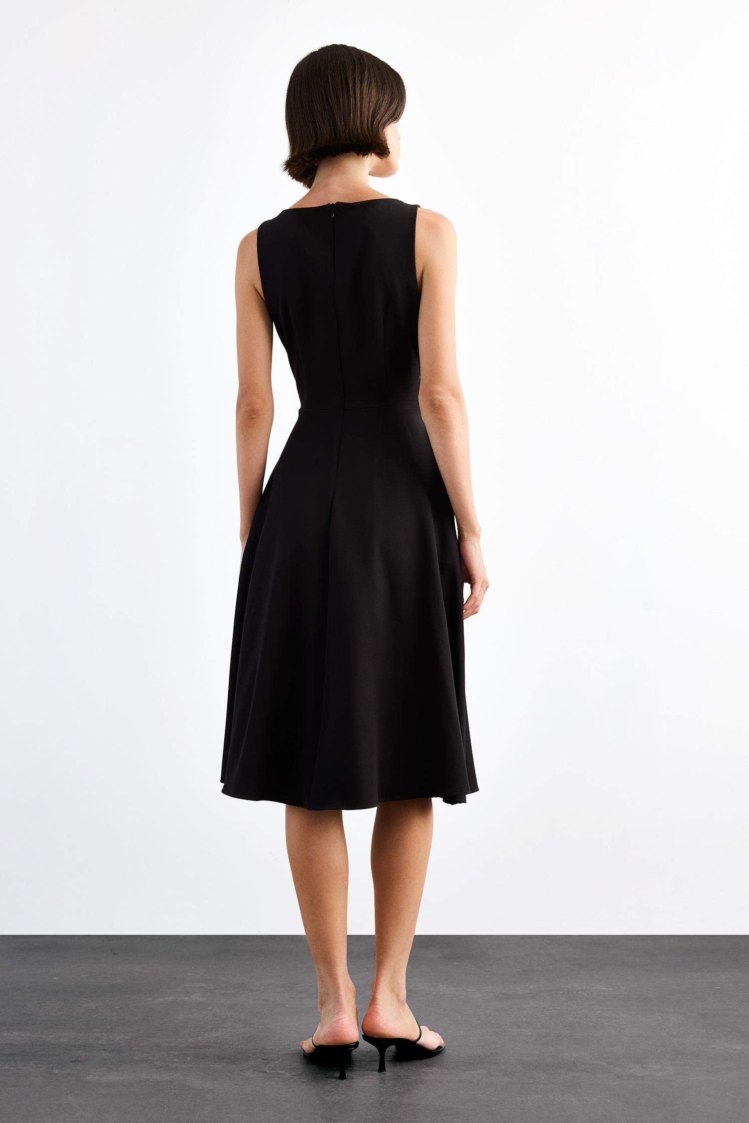 Bisiklet Yaka Kolsuz Midi Elbise