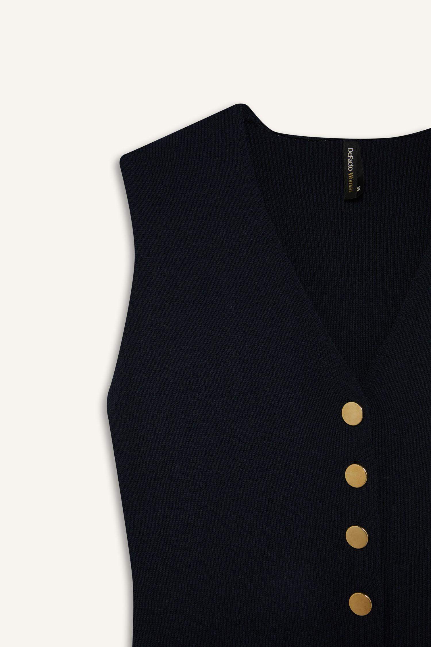 Fitted V Yaka Düğmeli Triko Yelek