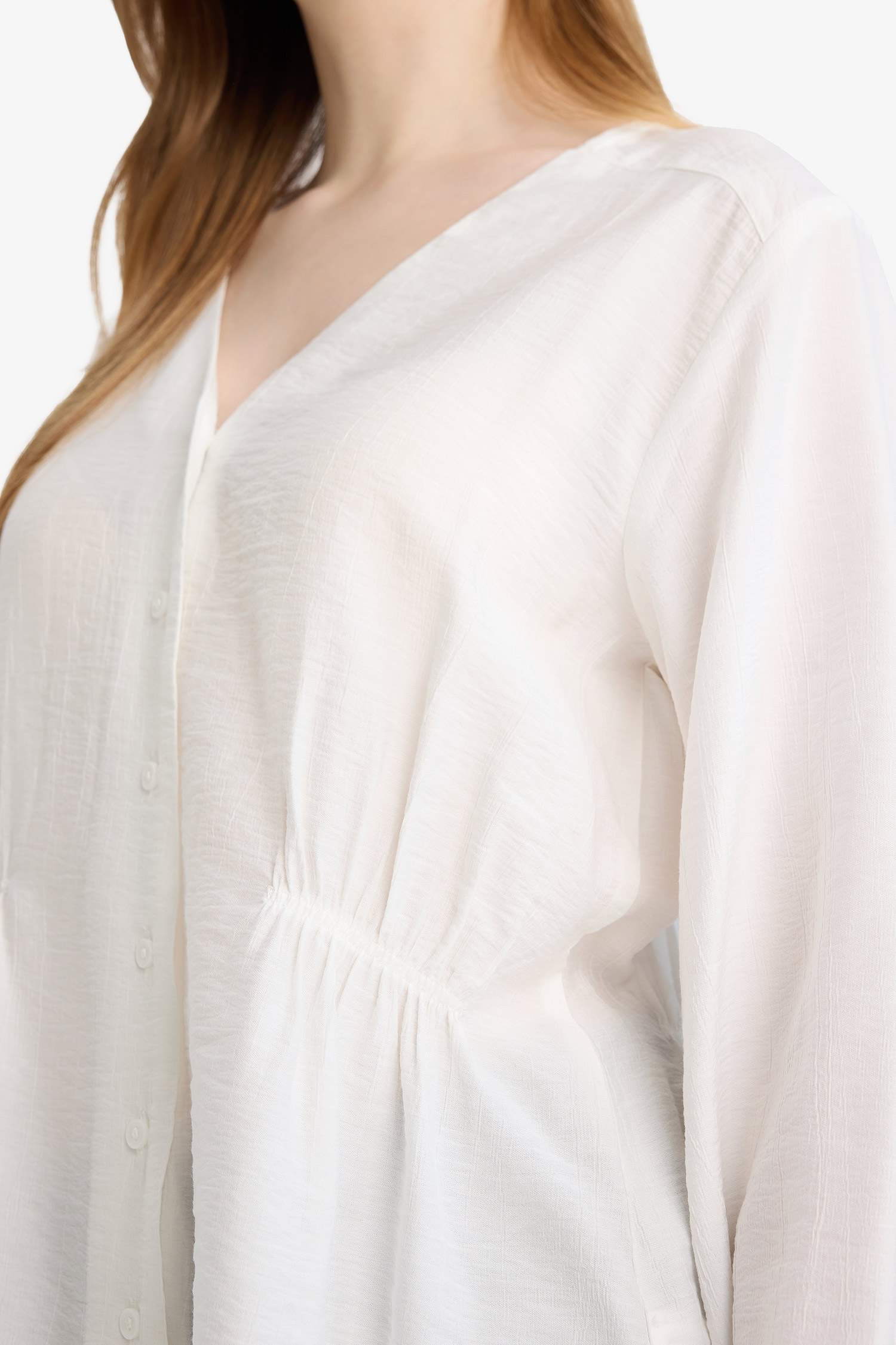 Әйелдер күніне арналған Regular Fit V-пішінді жағалы ұзын жеңді жейде