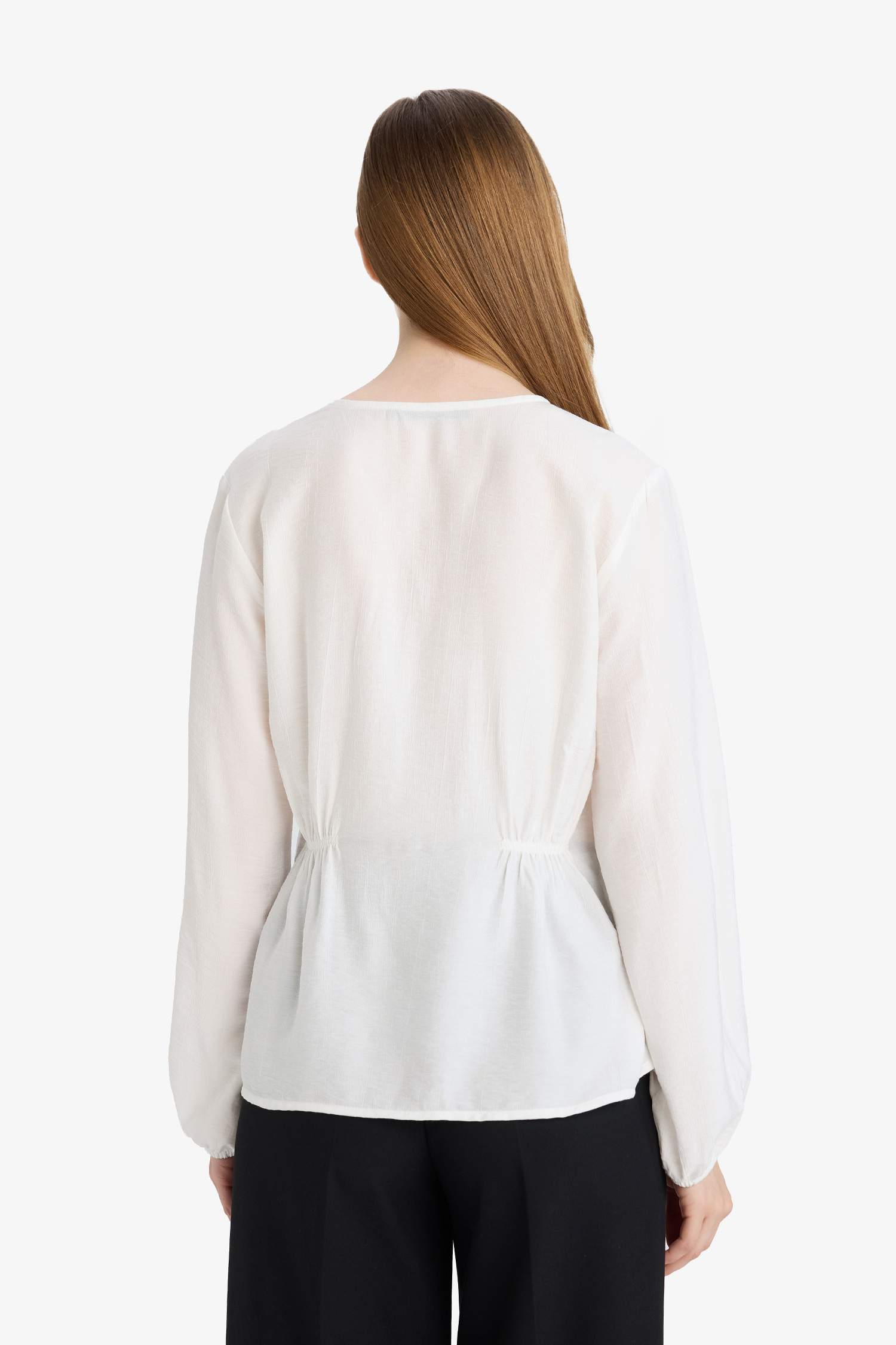 Әйелдер күніне арналған Regular Fit V-пішінді жағалы ұзын жеңді жейде