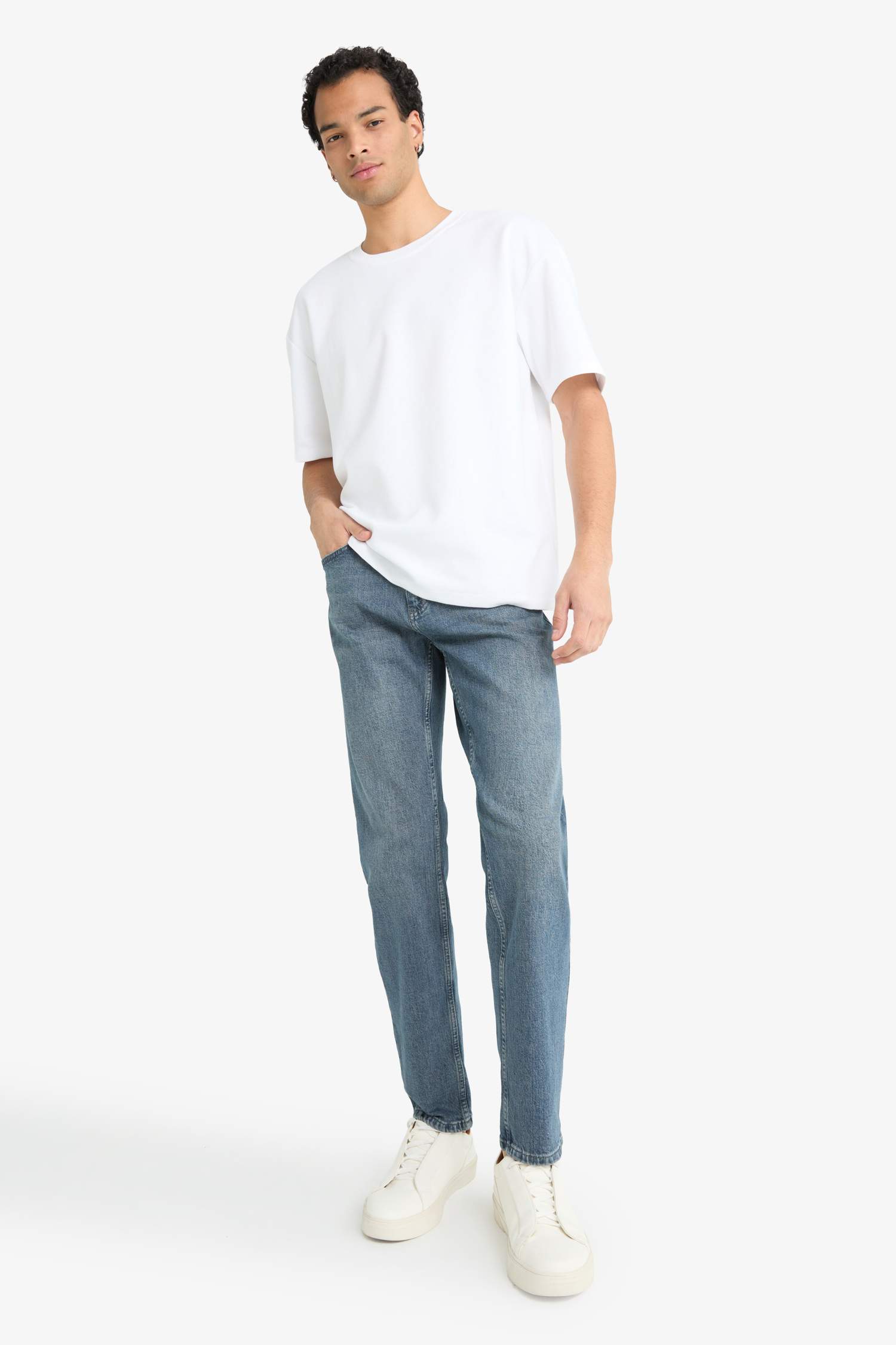 Slim Tapered Fit Dar Kalıp Normal Bel Daralan Paça Jean Pantolon