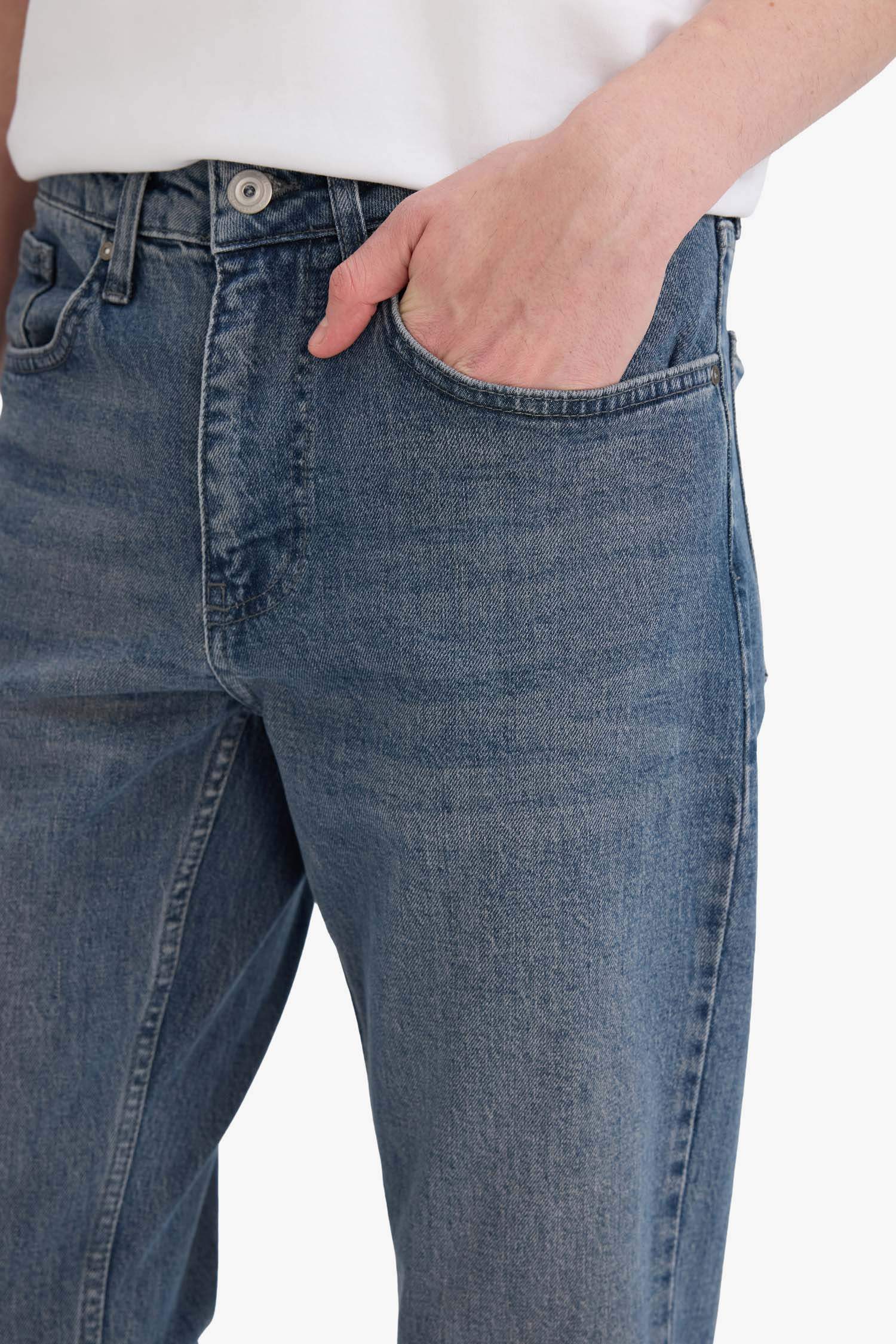 Slim Tapered Fit Skinny Leg Jeans