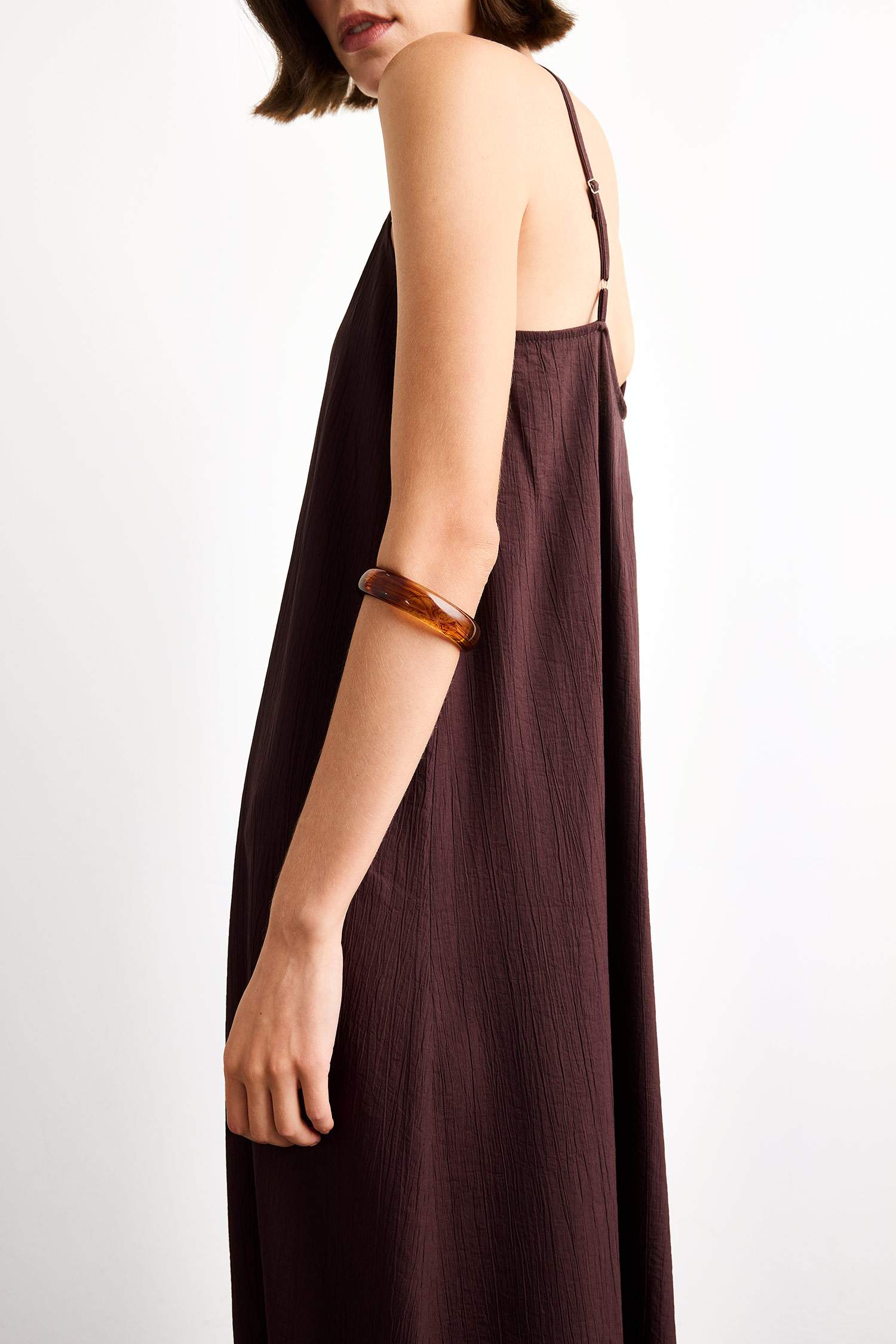 فستان طويل منسوج بحمالات رفيعة