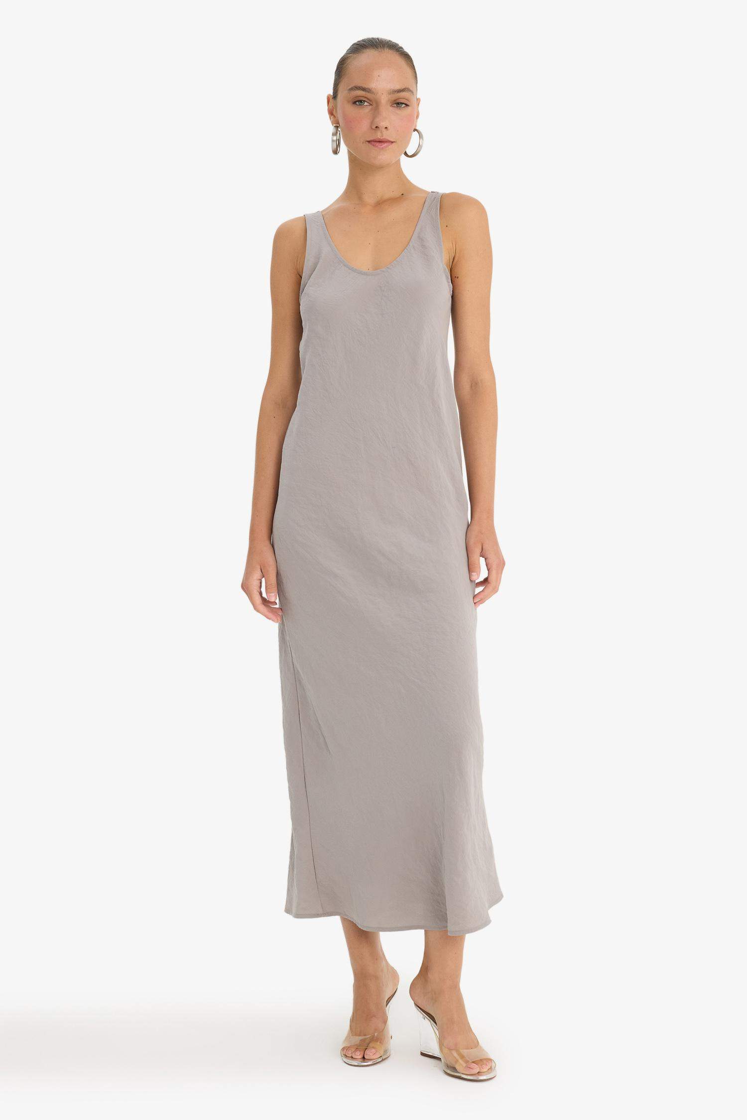 فستان طويل كت منسوج بياقة V