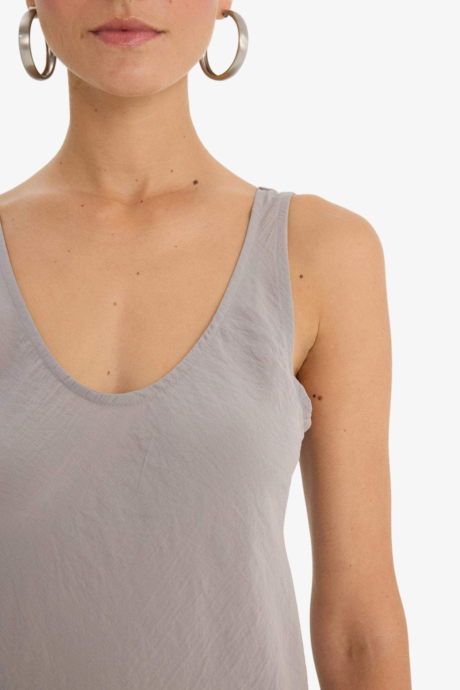 فستان طويل كت منسوج بياقة V