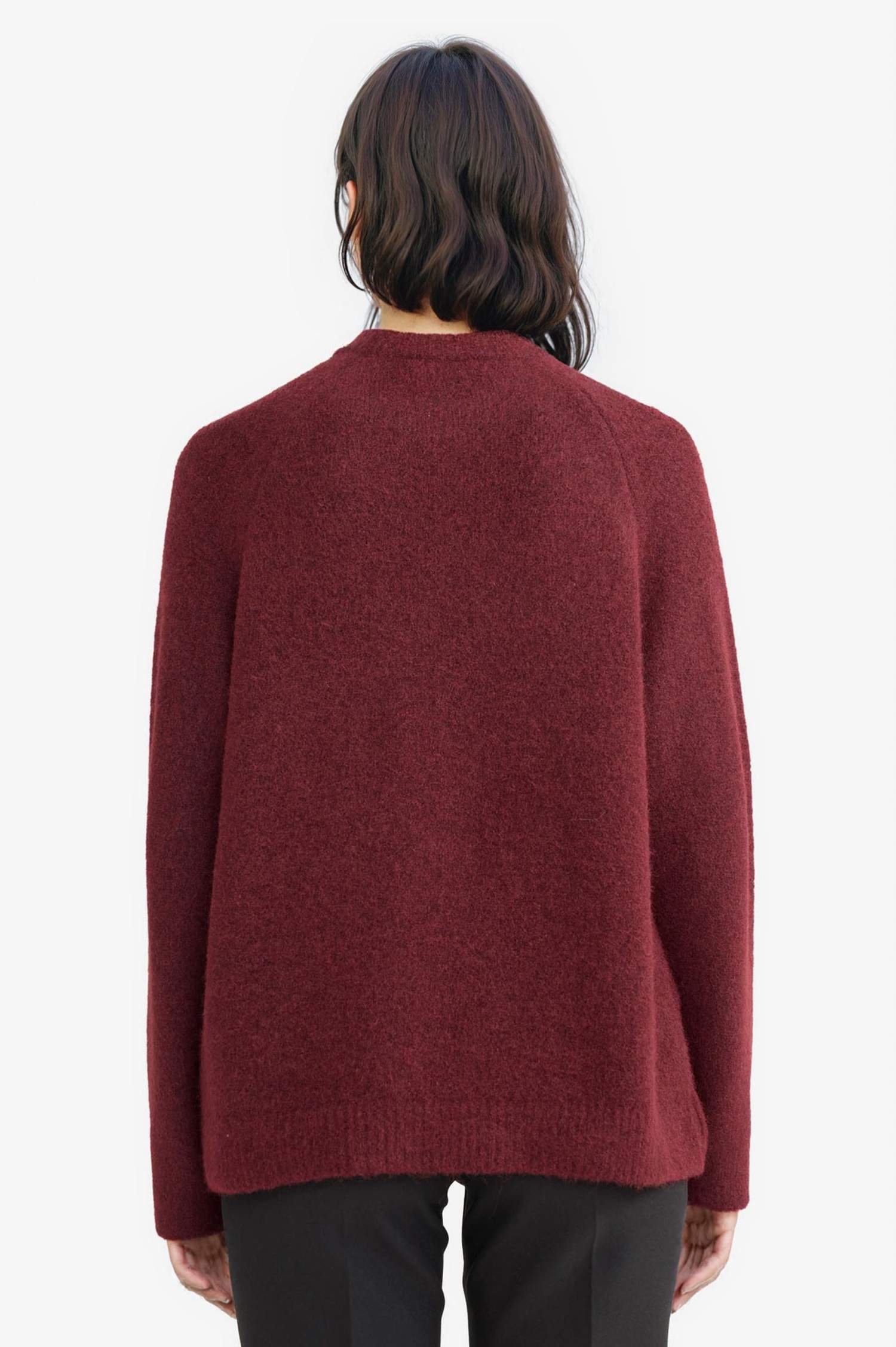 Трикотажный свитер с круглым вырезом стандартного покроя