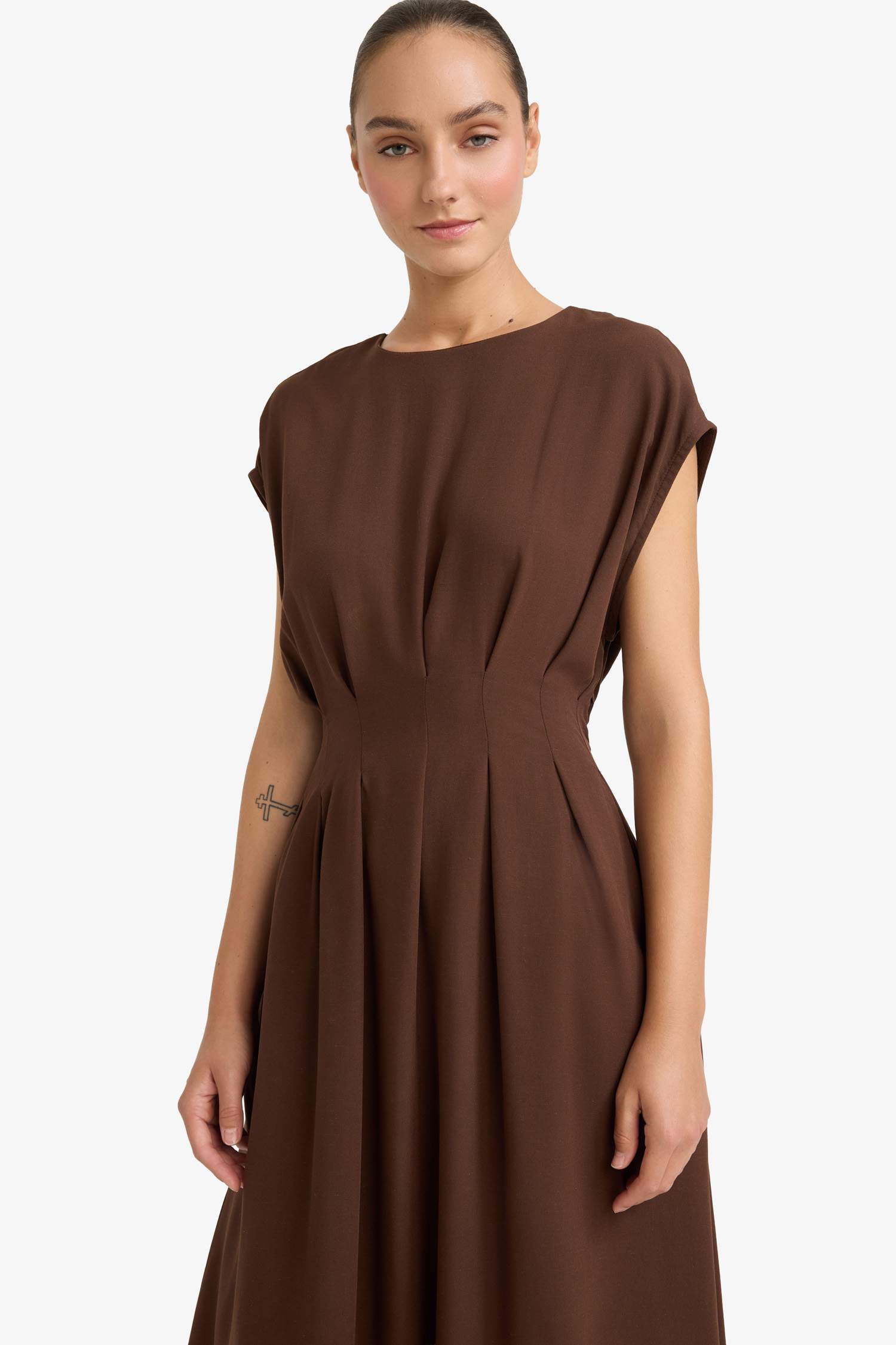 فستان طويل ميدي من مزيج الكتان بياخة مستديرة