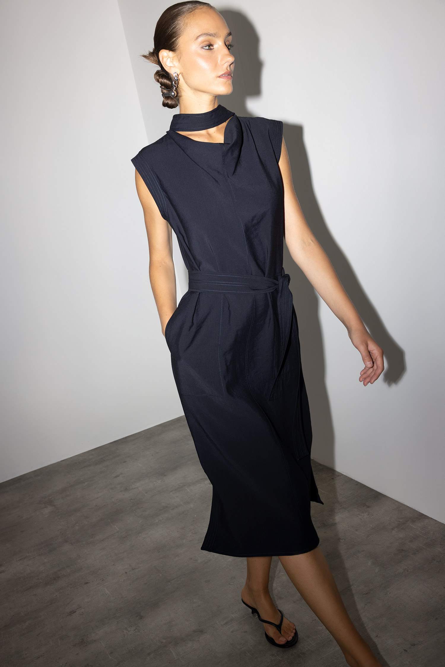 فستان ميدي نص كم ميدي مفصل برباط