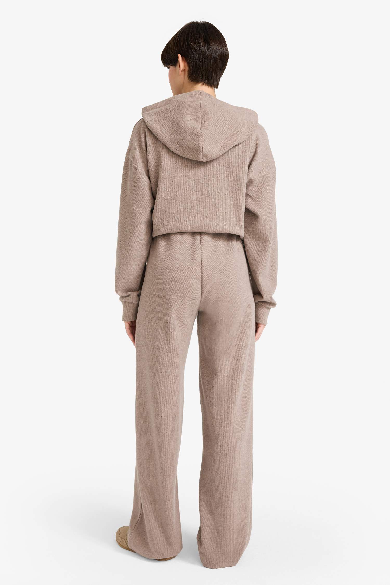 بنطلون برجل واسع قصة مستقيمة