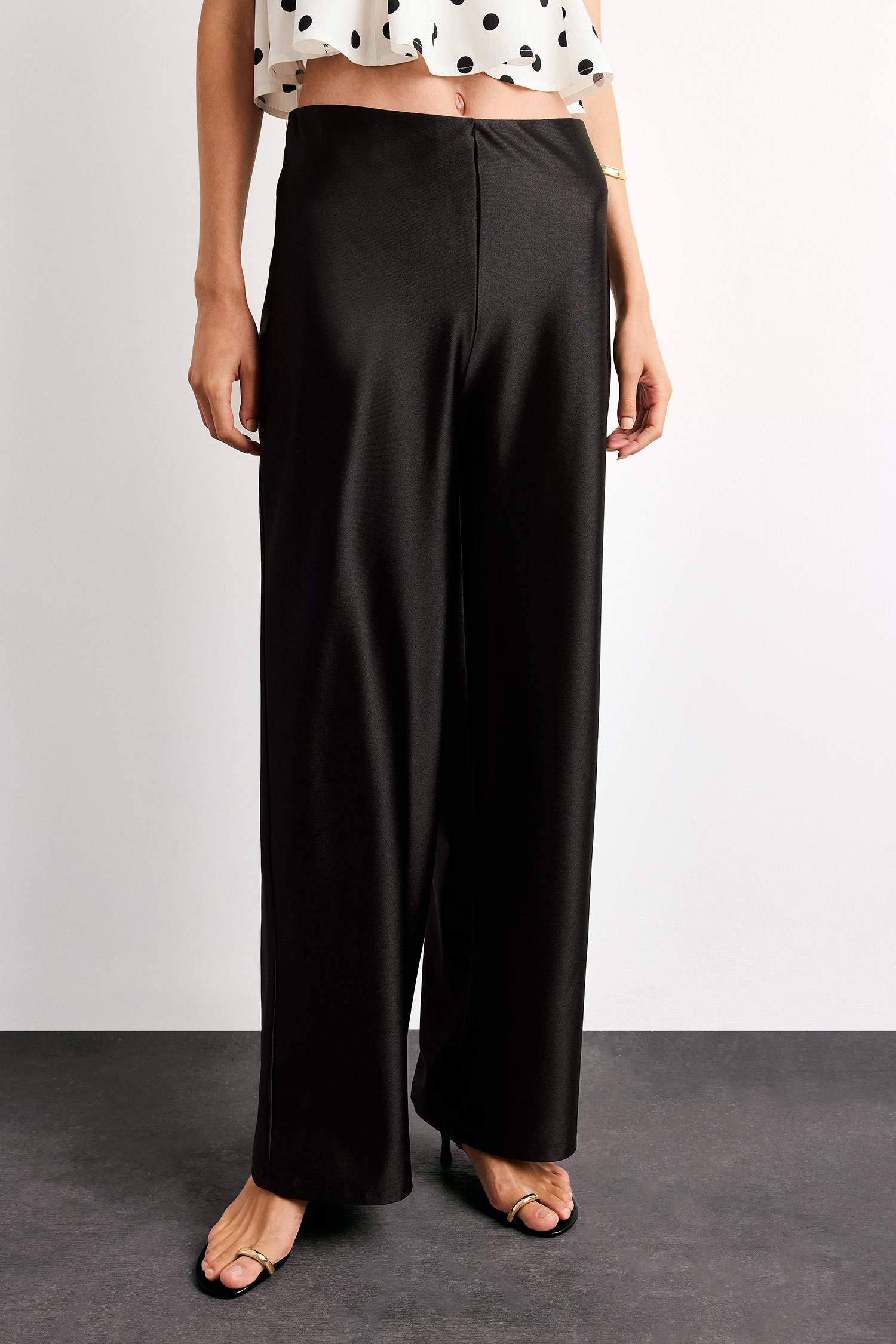 Relax Fit Normal Bel Düz Paça Saten Pantolon