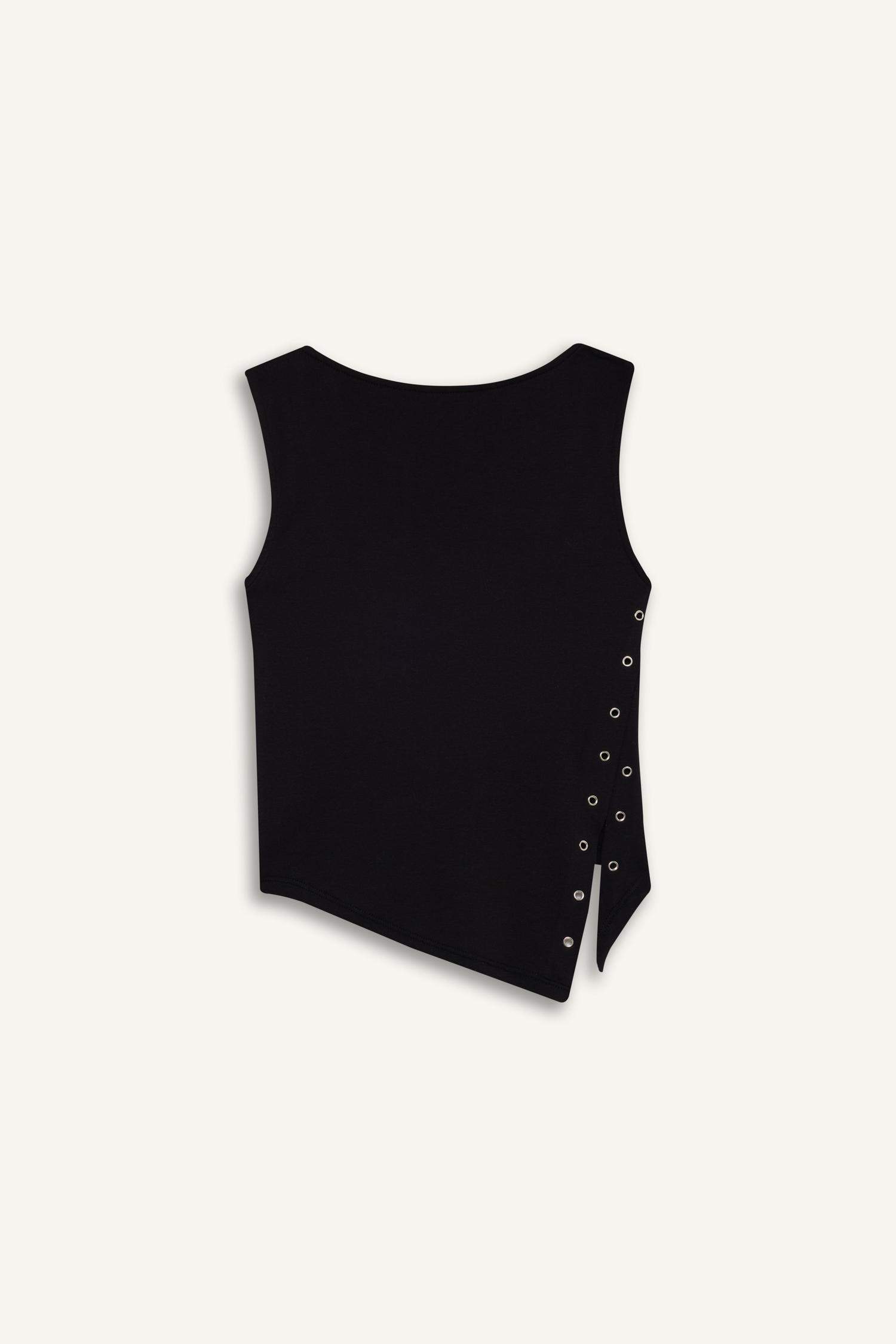 Fitted Kayık Yaka Ribana Yırtmaçlı Kolsuz Bluz