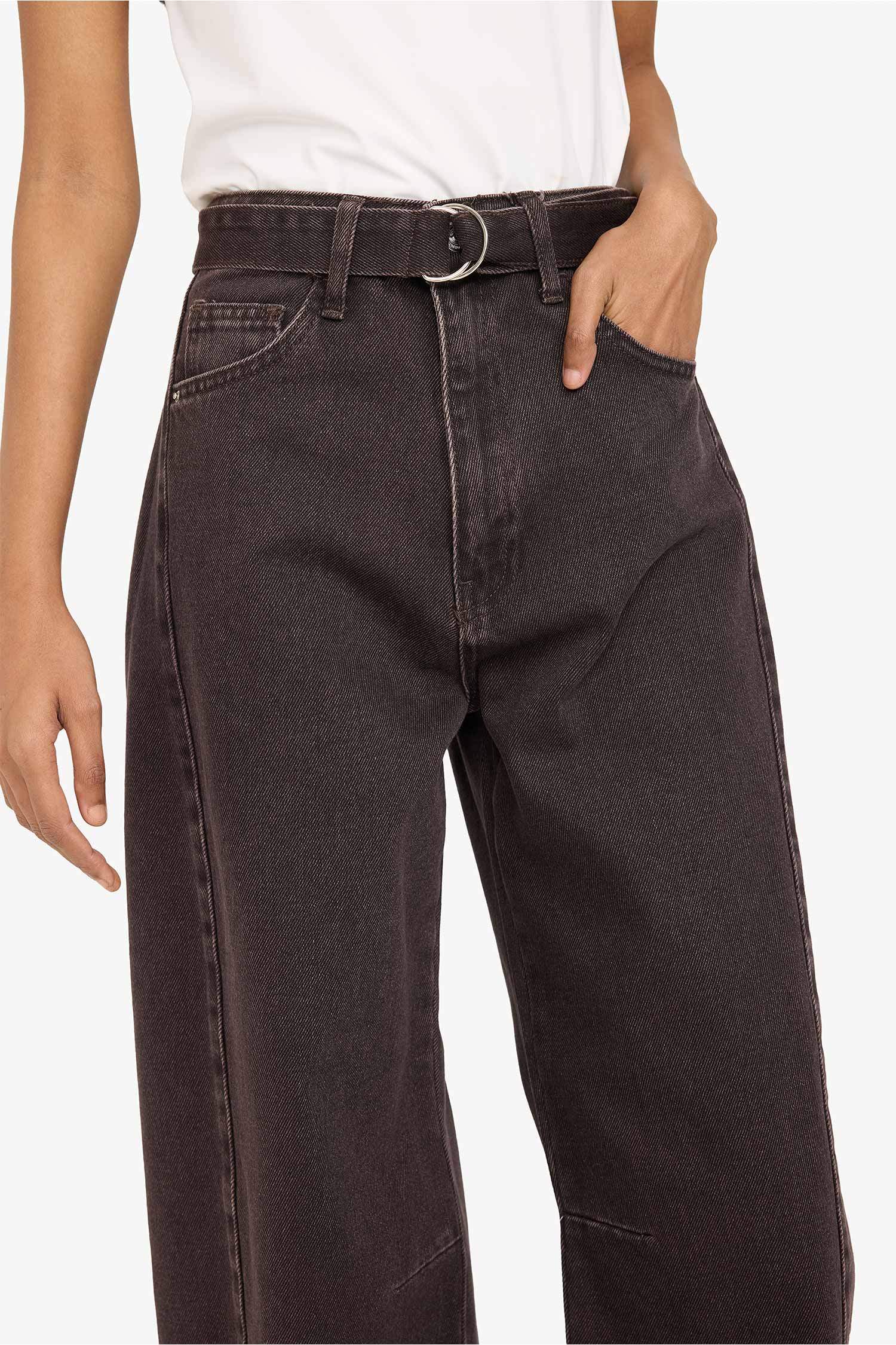 بنطرون جينز باريل فيت وخصر عالي