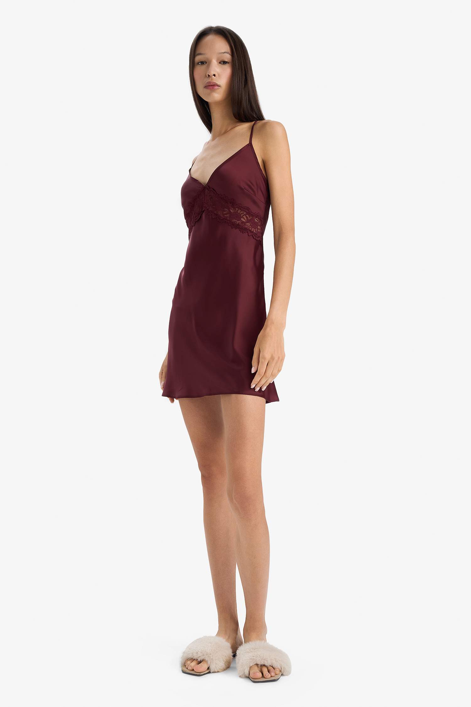 Regular Fit V Yaka Saten Askılı Gecelik-Fall in Love