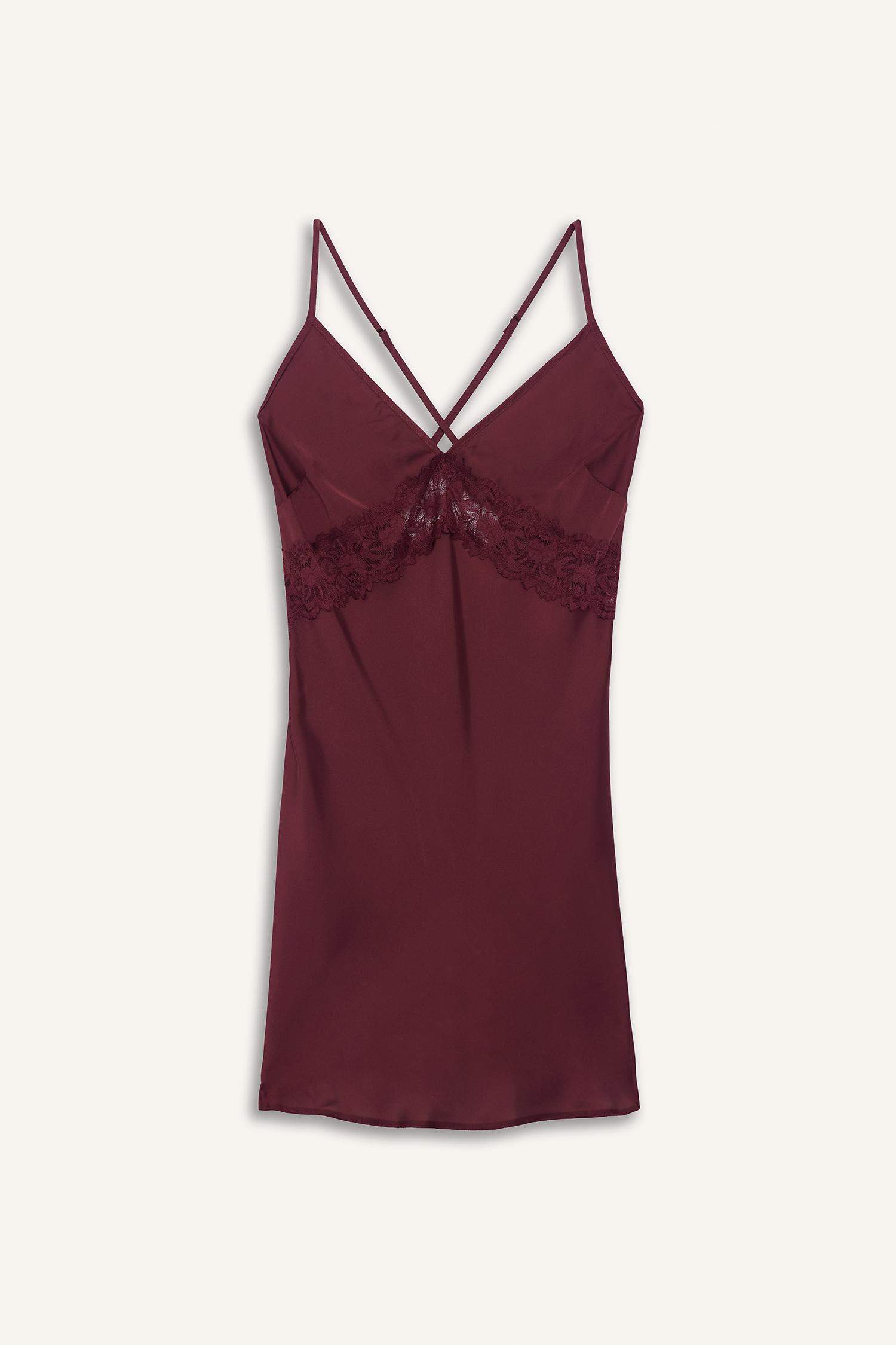 Chemise de nuit en satin à bretelles Col V de Fall in Love