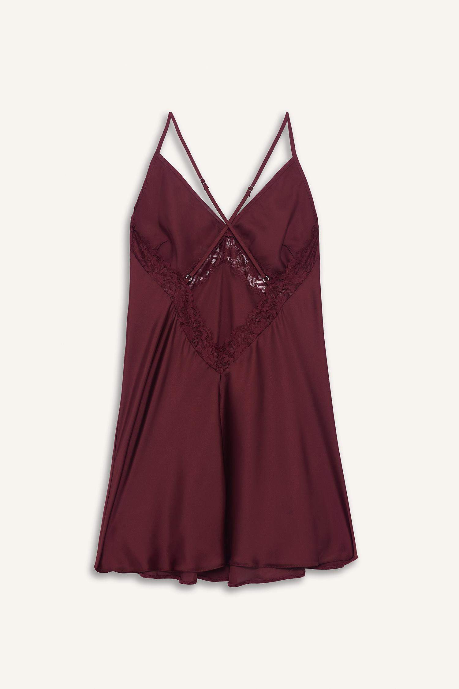 Chemise de nuit en satin à bretelles Col V de Fall in Love