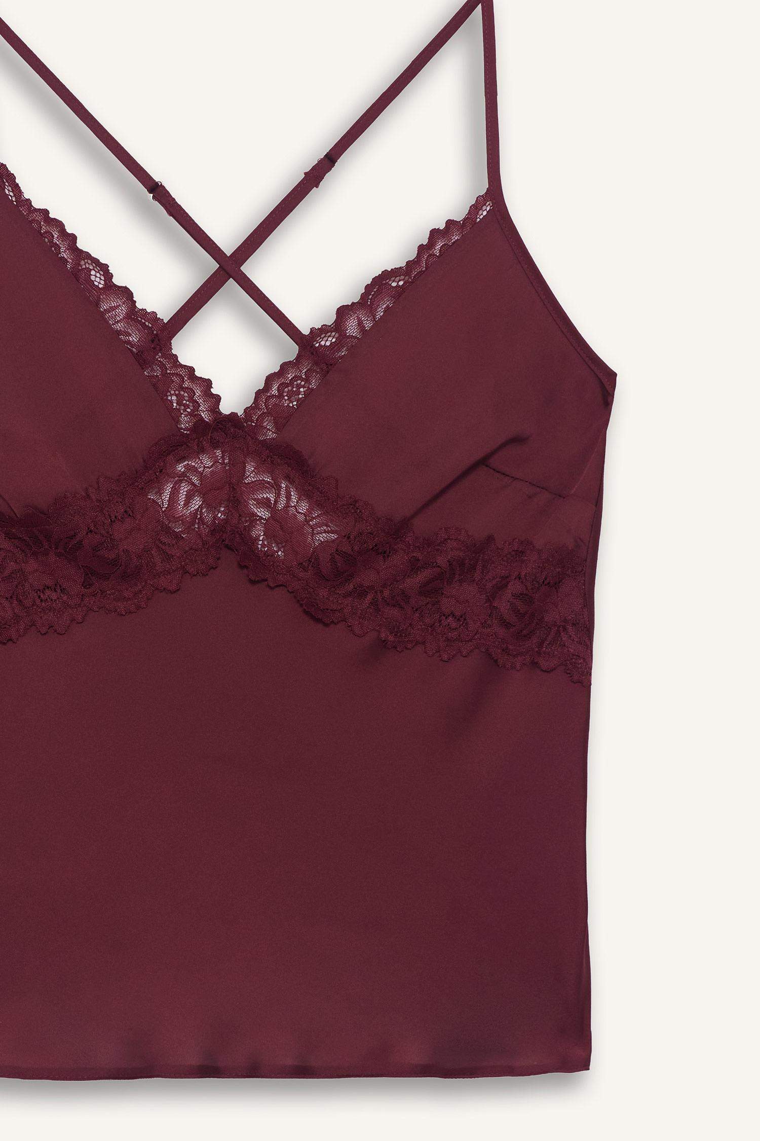 Regular Fit V Yaka Dantel Detaylı Askılı Saten Üst-Fall in Love