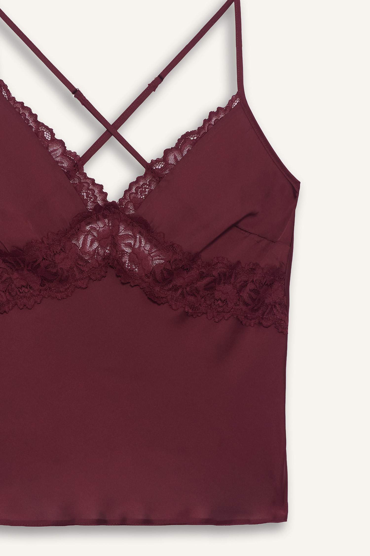 Regular Fit V Yaka Dantel Detaylı Askılı Saten Üst-Fall in Love