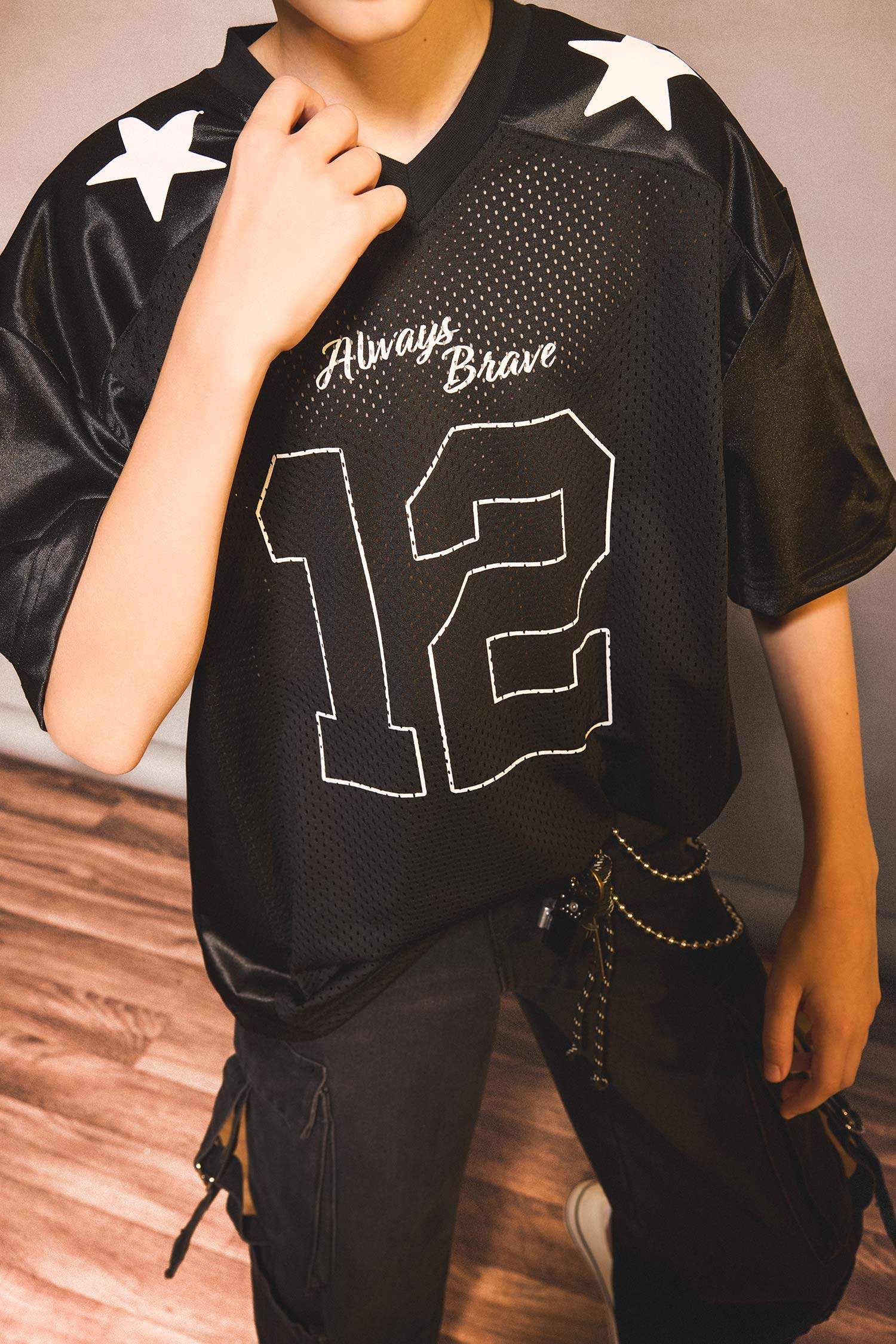 Boy Oversize Fit V-Neck Printed Tulle T-Shirt