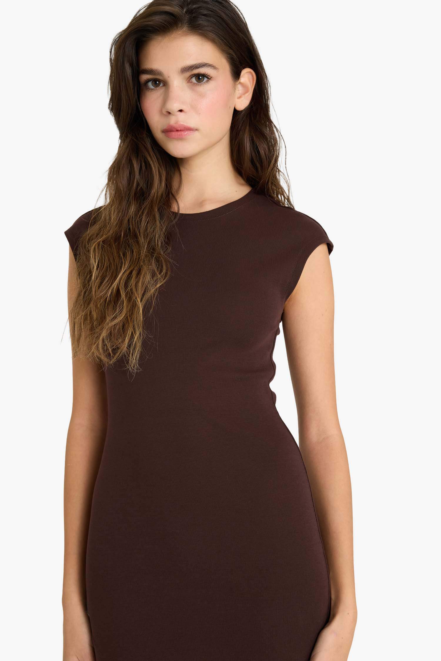 Bodycon денеге қонымды дөңгелек жағалы рибана қысқа жеңді миди көйлек