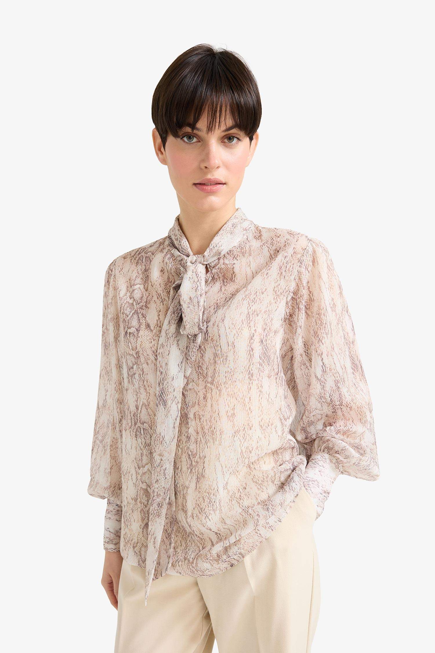 Regular Fit Fiyonk Yaka Yılan Desenli Şifon Uzun Kollu Bluz