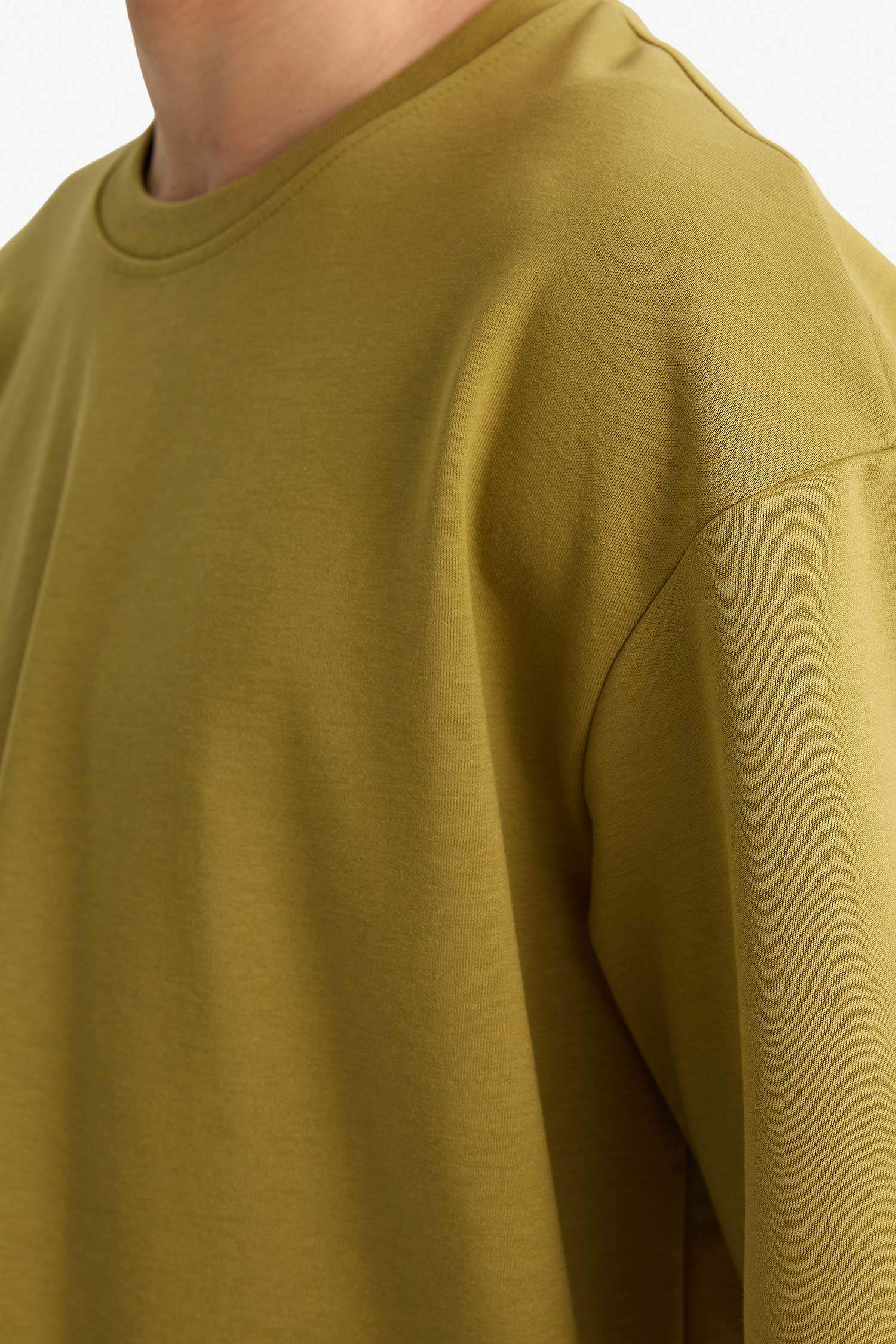 تيشيرت نص كم اوفر سايز برقبة مستديرة