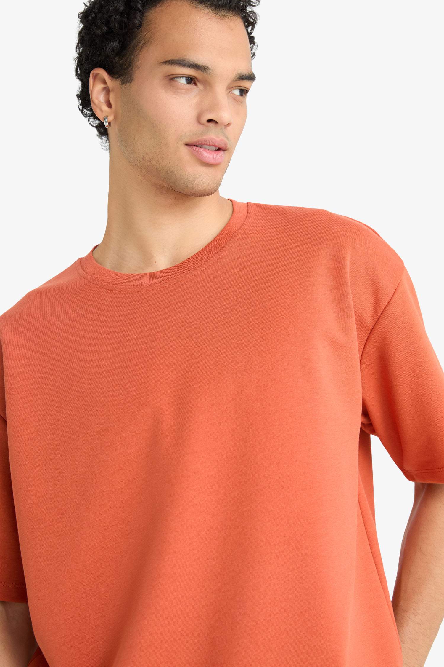 Oversize Geniş Kalıp Bisiklet Yaka Kısa Kollu Tişört