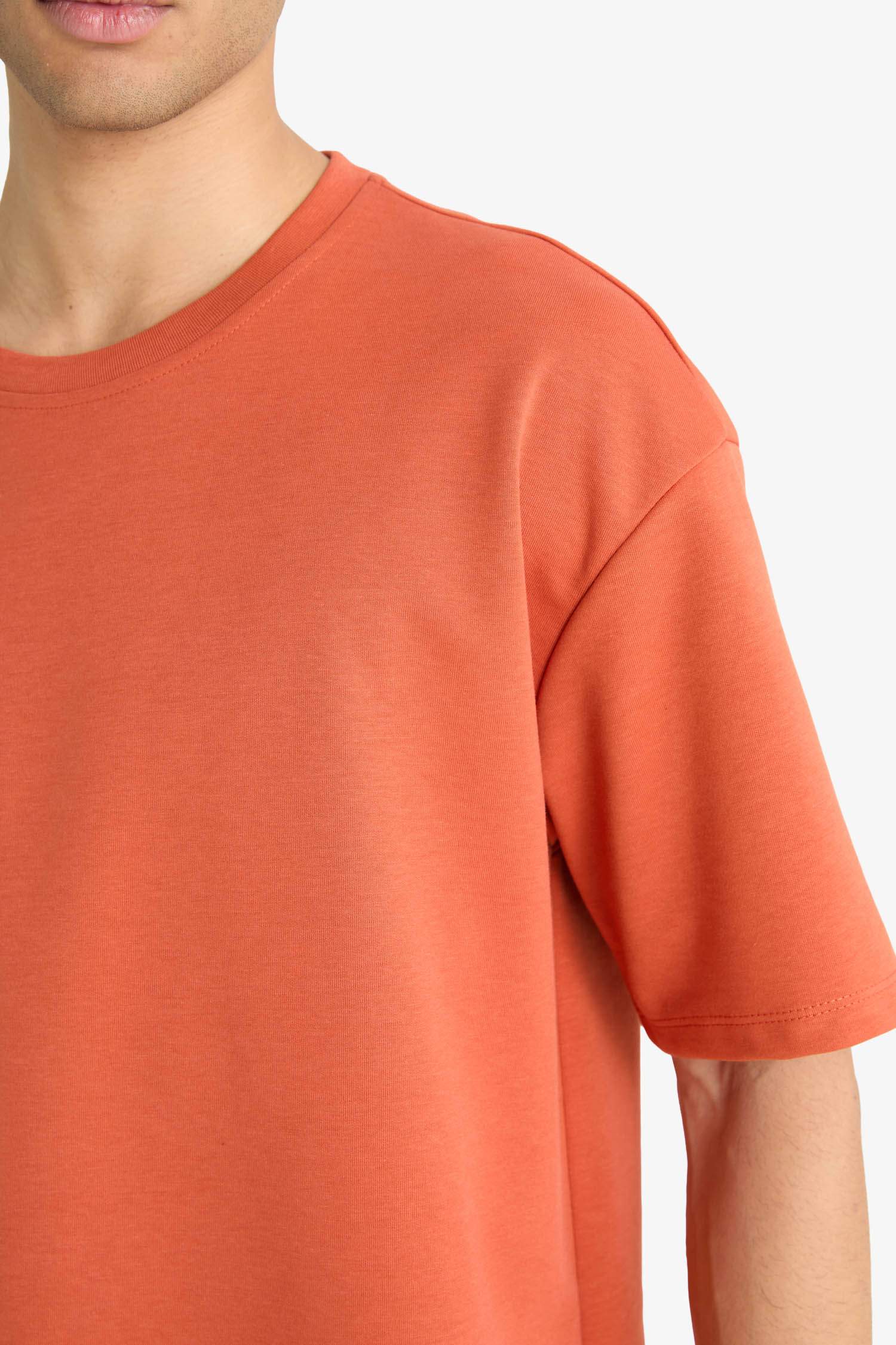 Oversize Geniş Kalıp Bisiklet Yaka Kısa Kollu Tişört