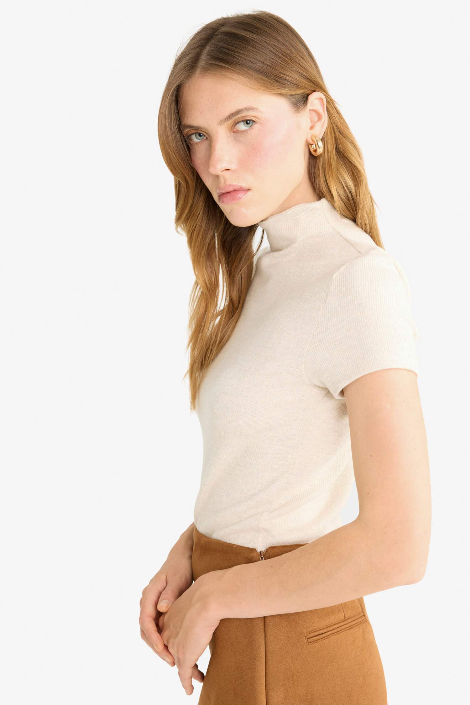 Узкий покрой Slim Fit футболка с коротким рукавом и полуворотником