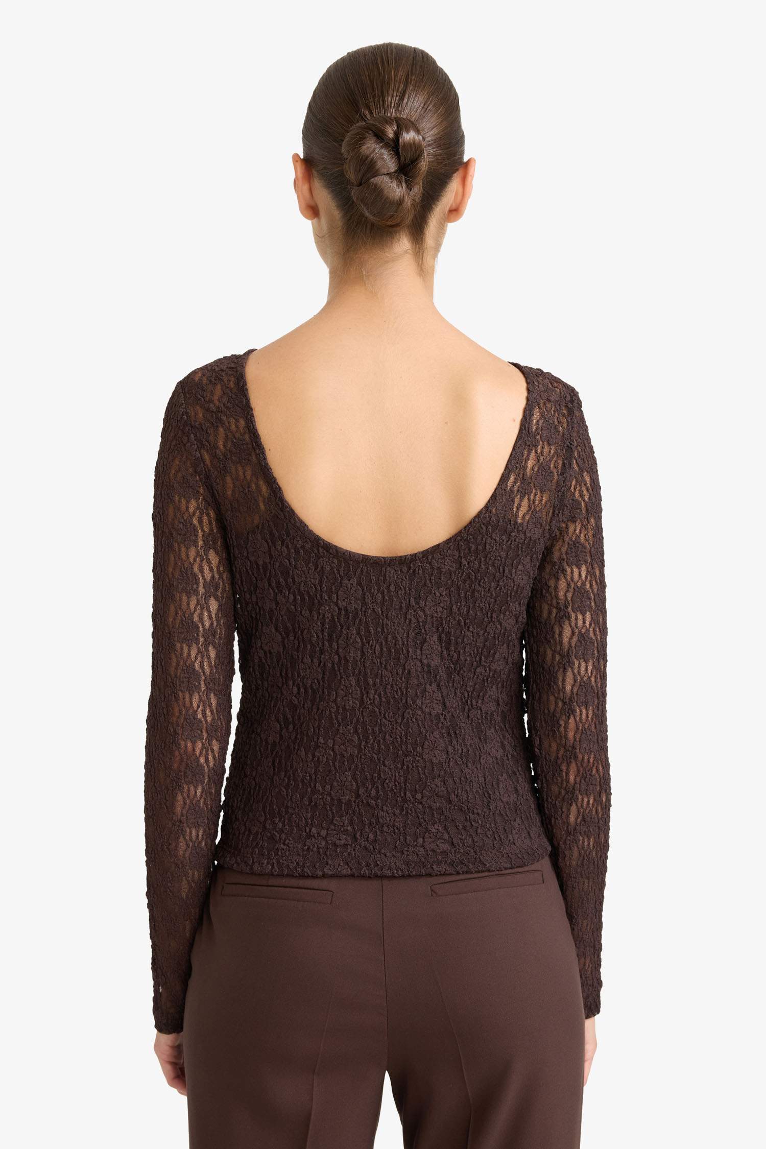 بلوزة كم طويل دانتيل مخصر بياقة عريضة