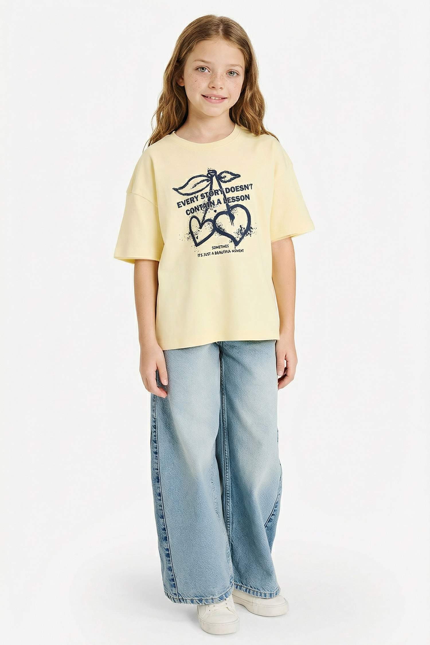 Қыздарға арналған Oversize кең пішімді дөңгелек жағалы жазуы бар қысқа жеңді футболка