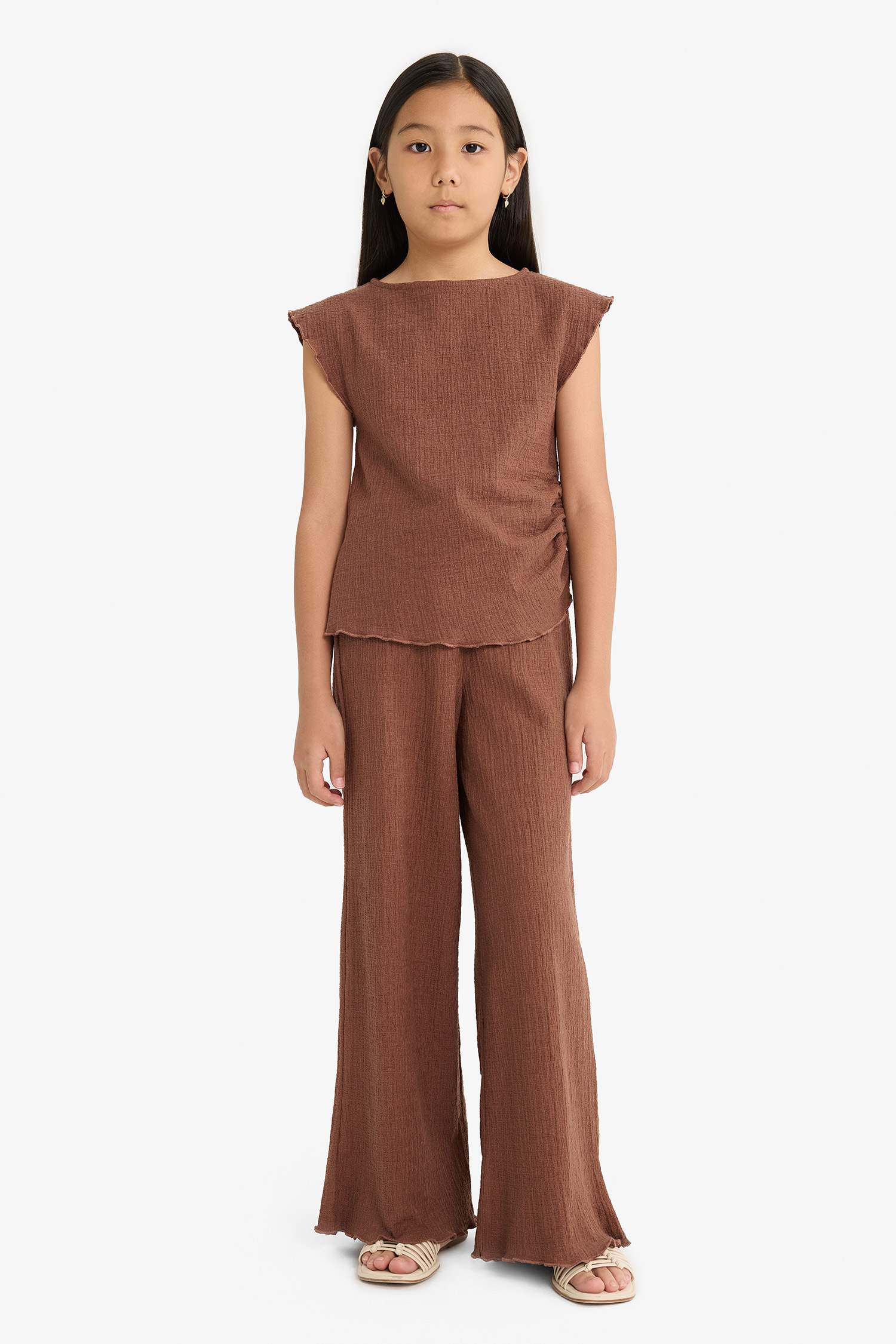 Kız Çocuk 2'li Takım Brode Kolsuz Bluz Geniş Paça Pantolon