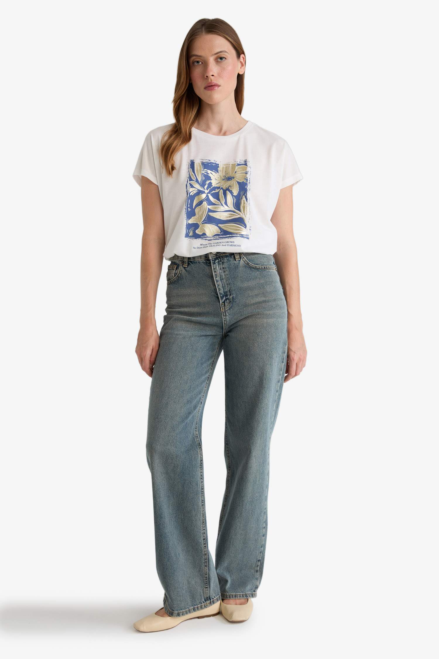 Bisiklet Yaka Çiçekli Kısa Kollu Tişört