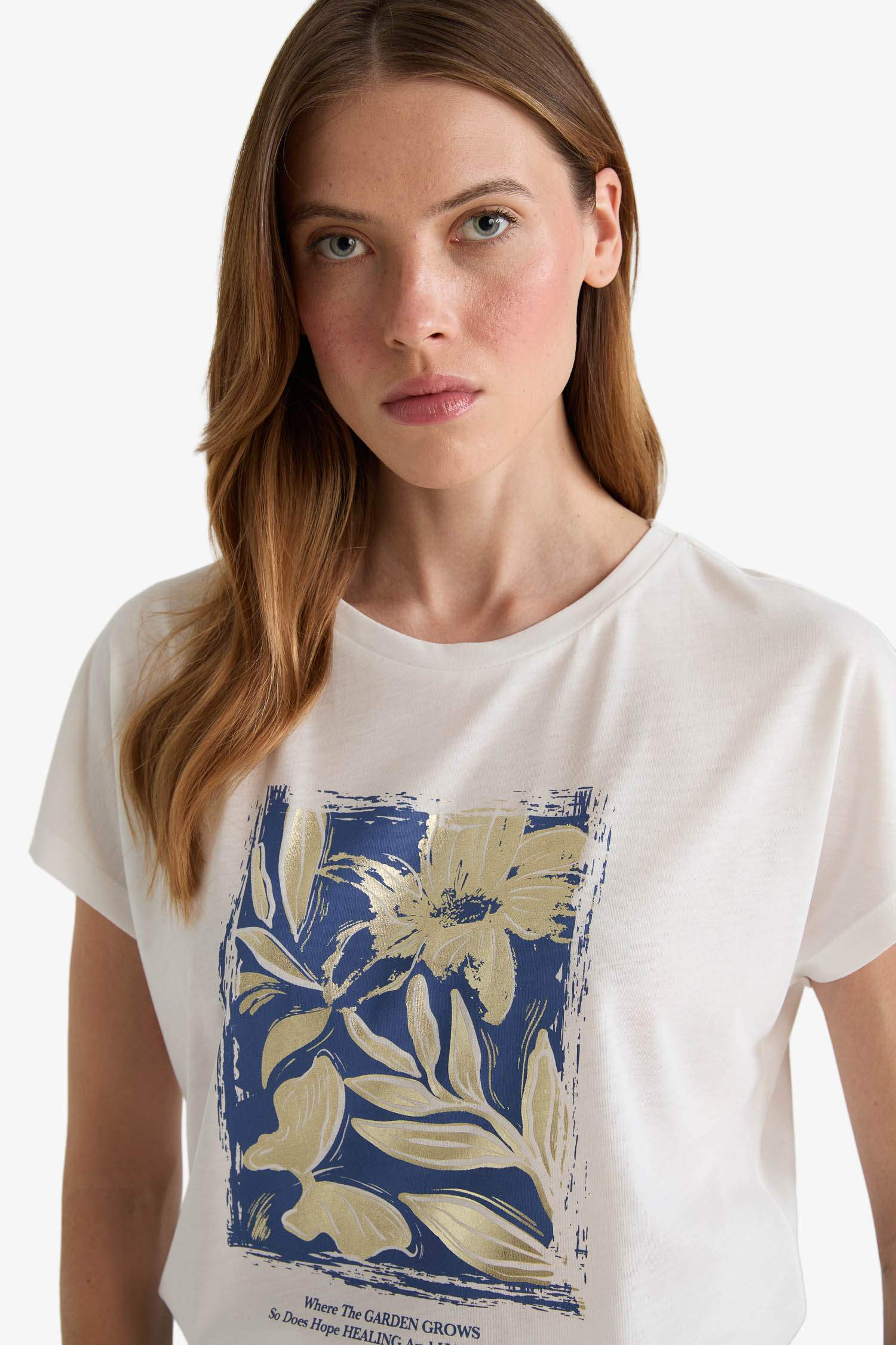 Bisiklet Yaka Çiçekli Kısa Kollu Tişört