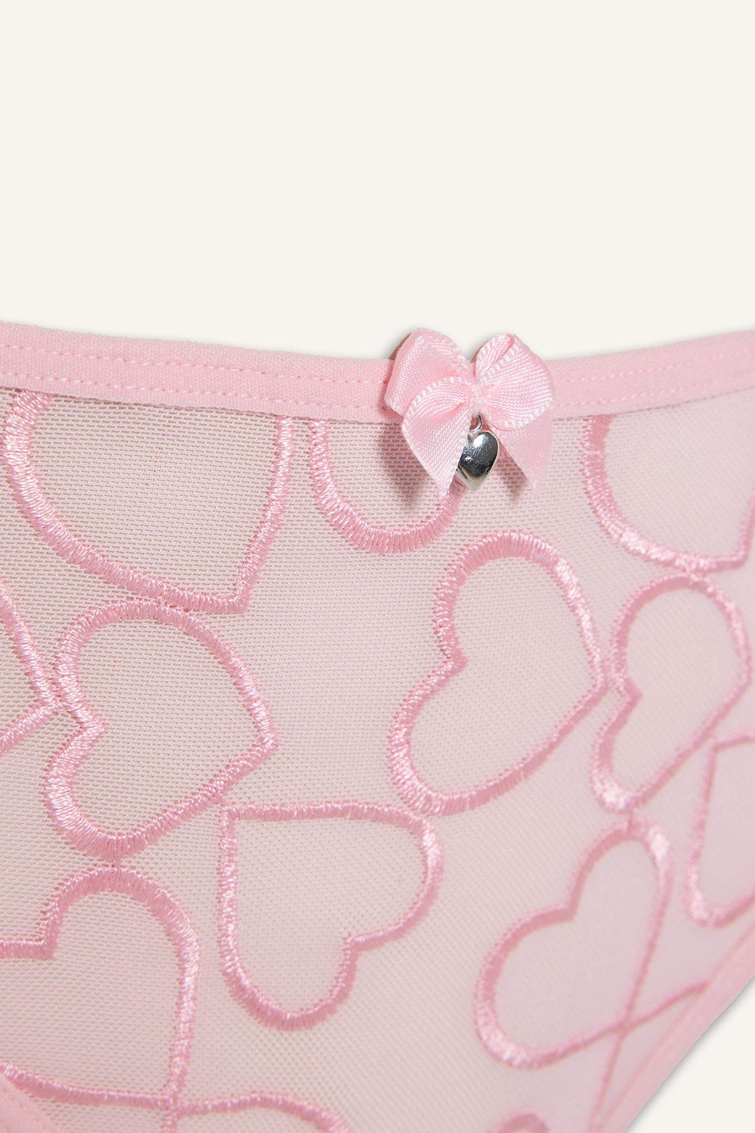 Кружевные трусы бразилиана с вышивкой