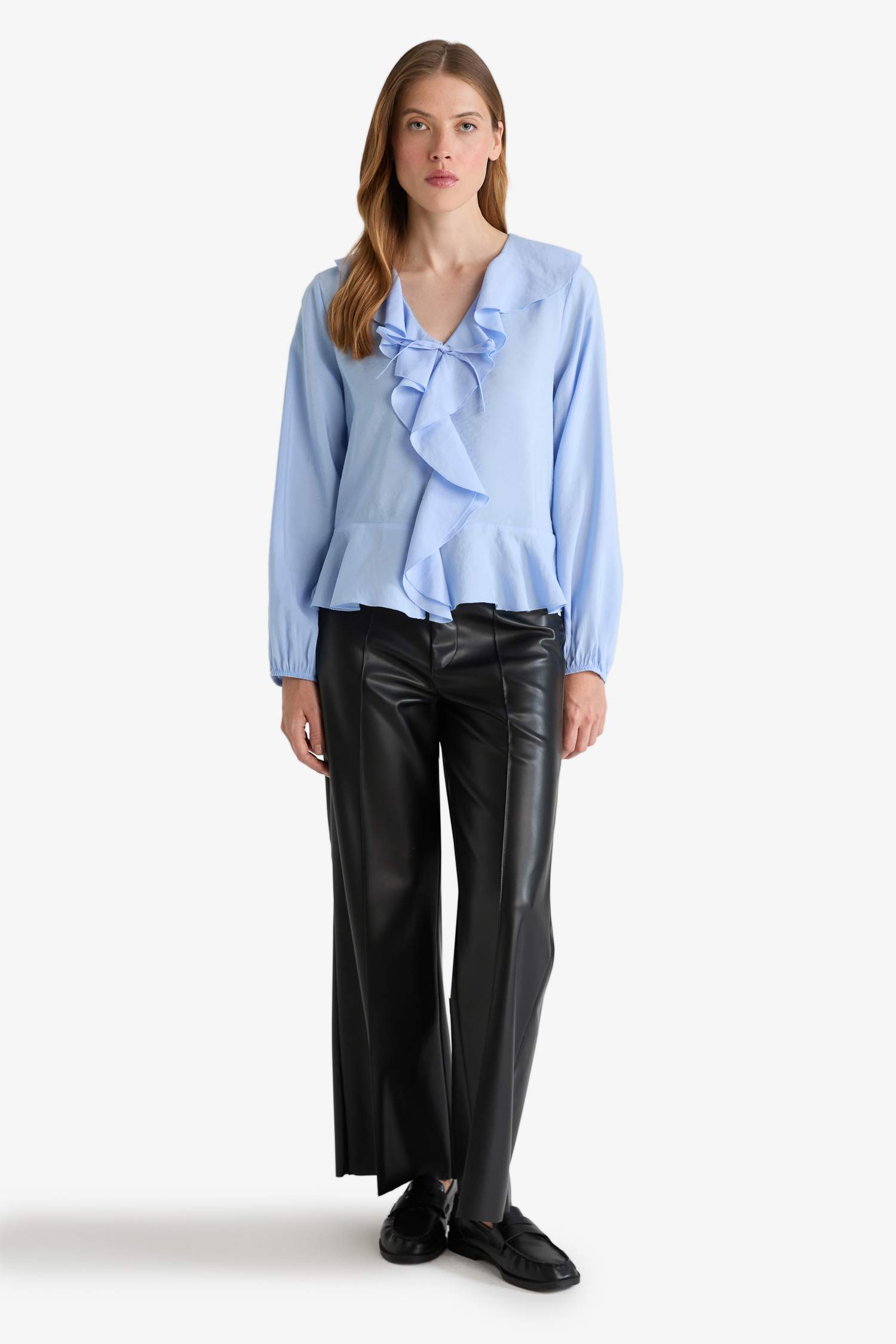 Regular Fit V Yaka Modal Volanlı Uzun Kollu Bluz 