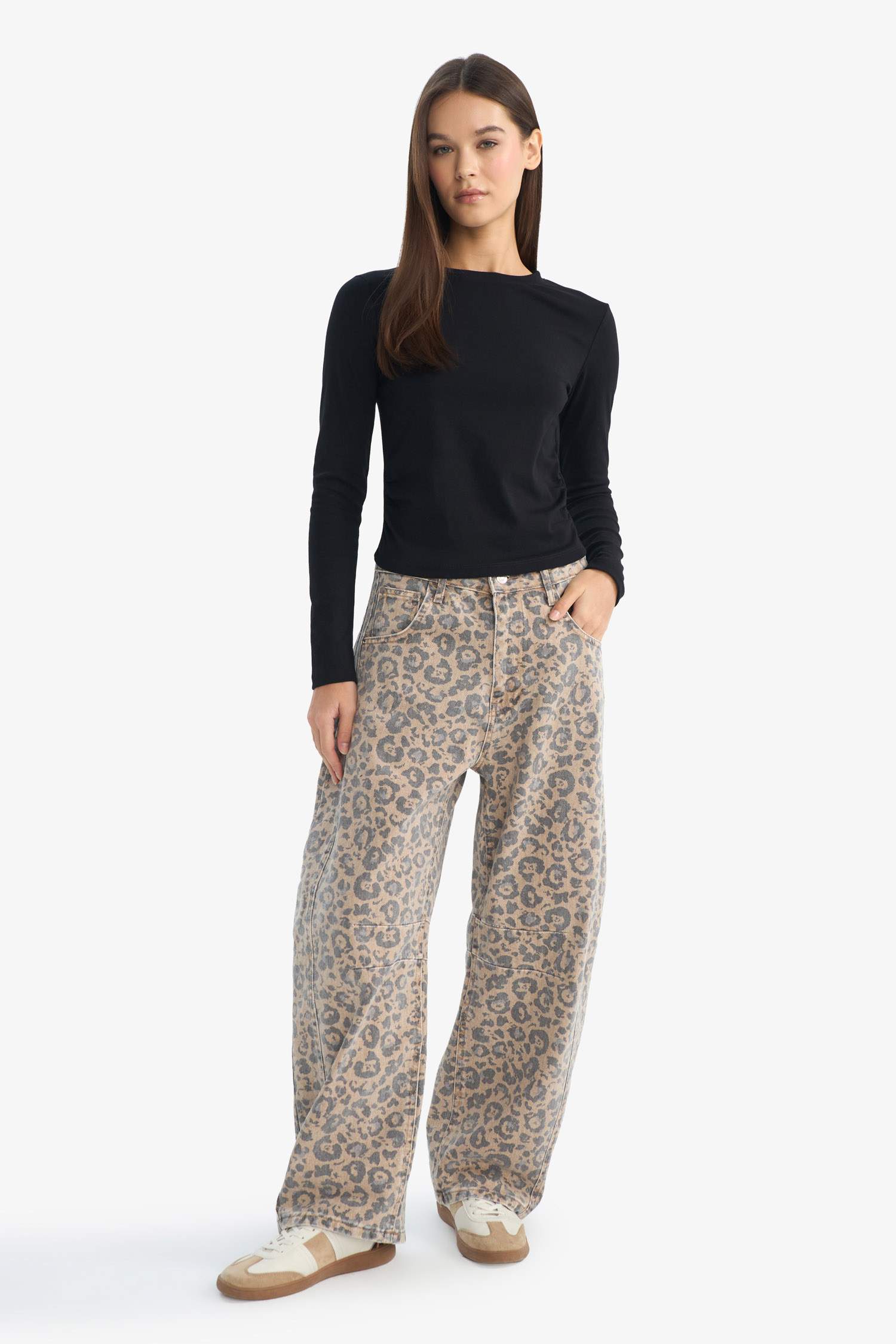 Fitted дөңгелек жағалы ұзын жеңді рибана футболка