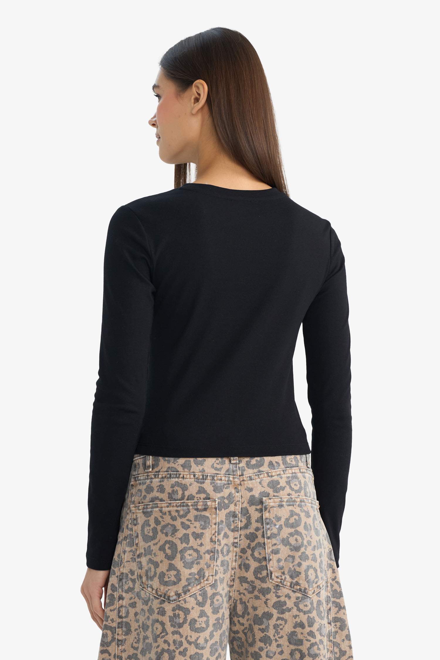 Fitted дөңгелек жағалы ұзын жеңді рибана футболка