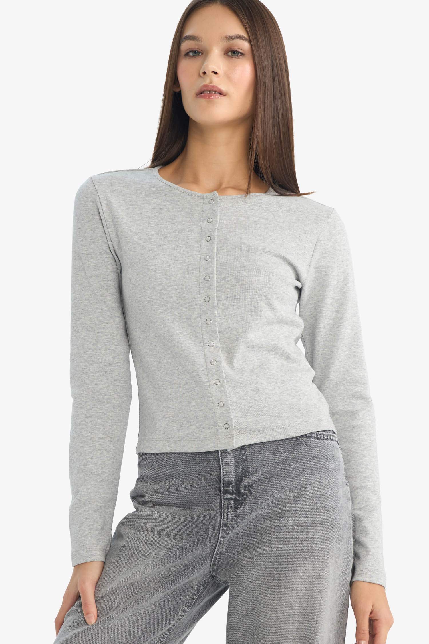 Fitted дөңгелек жағалы ұзын жеңді рибана футболка