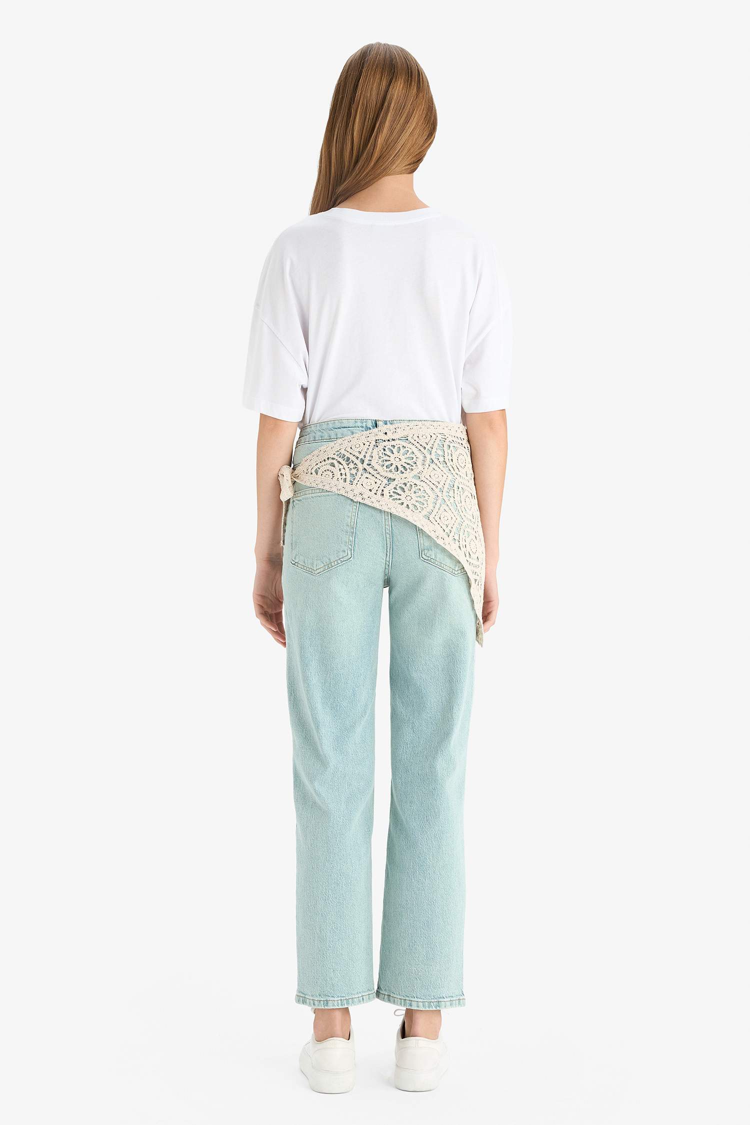 بنطرون جينز مطرز قصة مستقيمة مريحة وخصر عادي