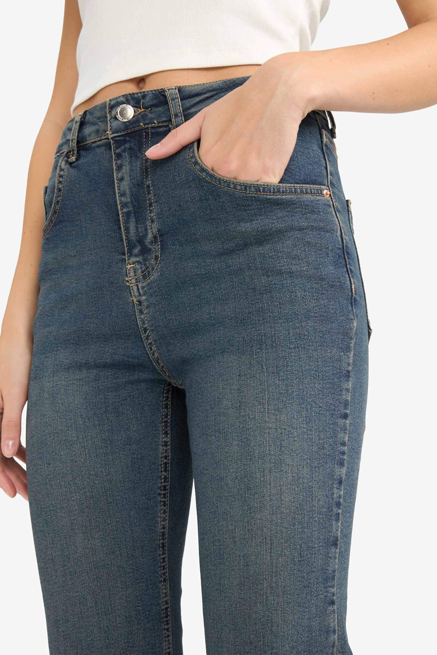 Crop Flare Fit Düşük Bel Bilek Boy Jean Yıkamalı Pantolon