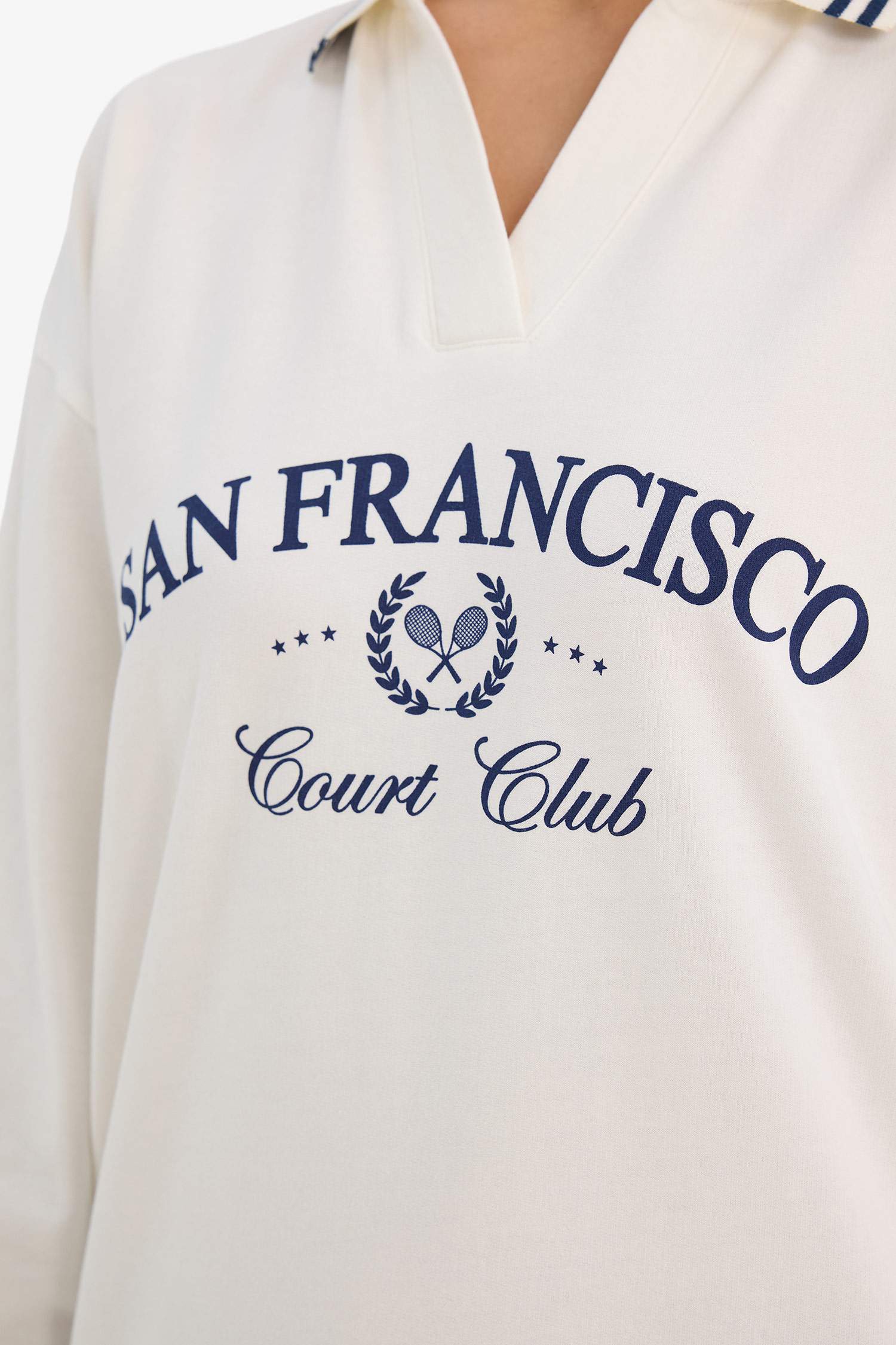 سويت شيرت برسمة مدينة قصة مريحة بياقة بولو